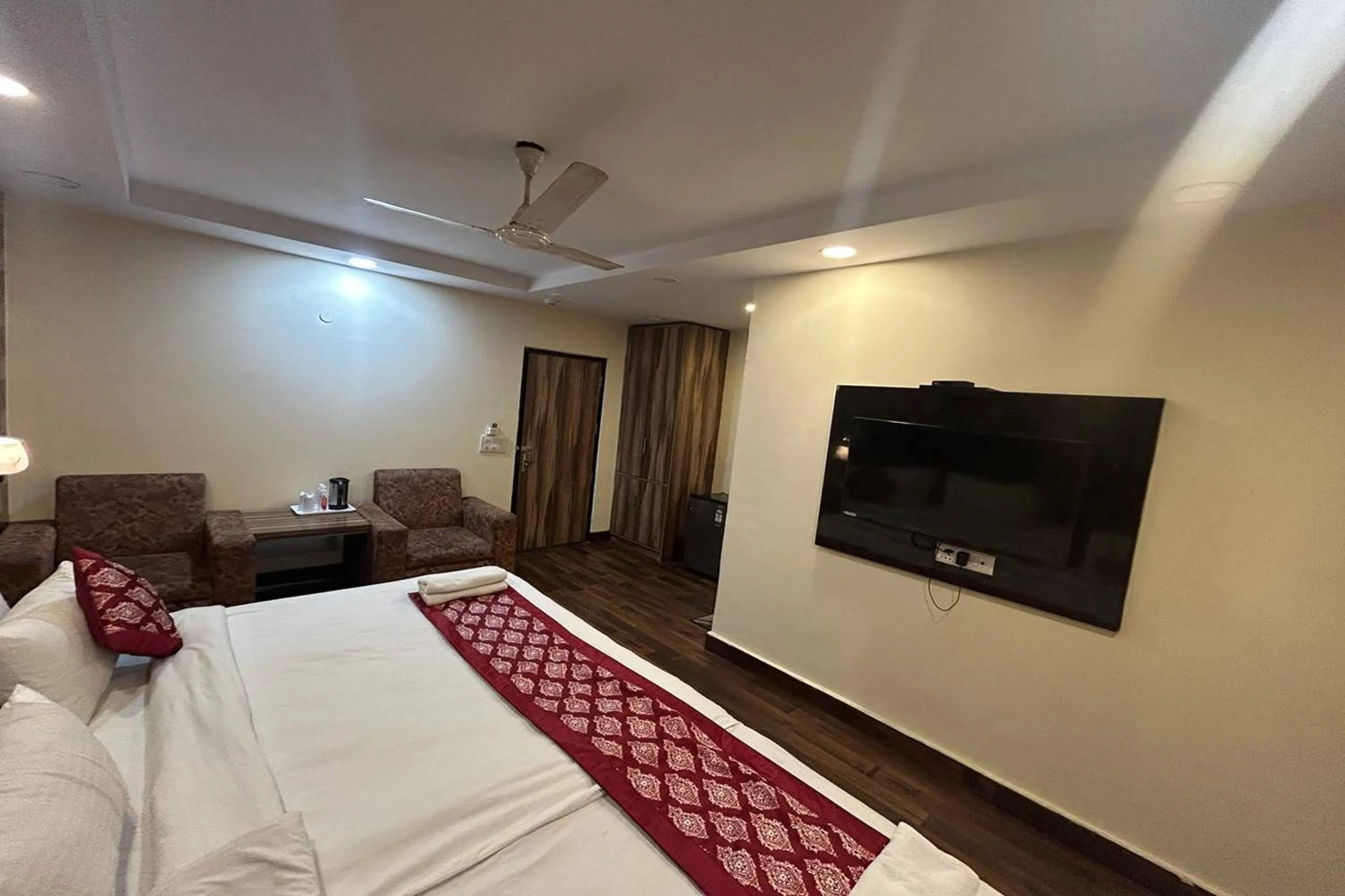 Bed in HOTEL SINGH CONTINETAL