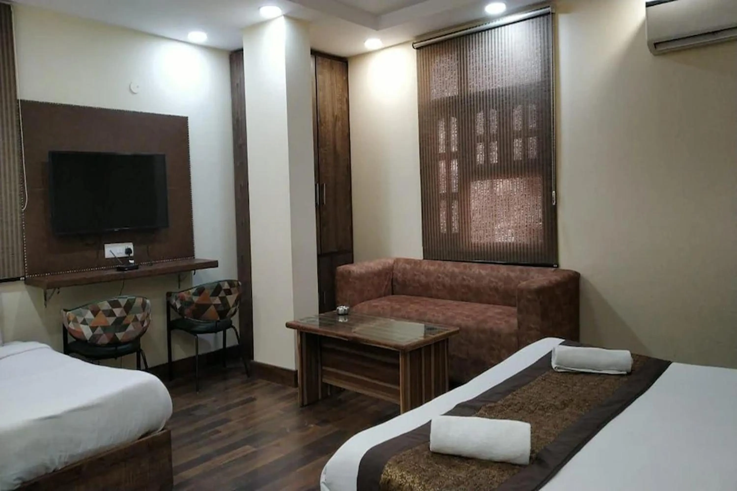 TV and multimedia, Bed in HOTEL SINGH CONTINETAL