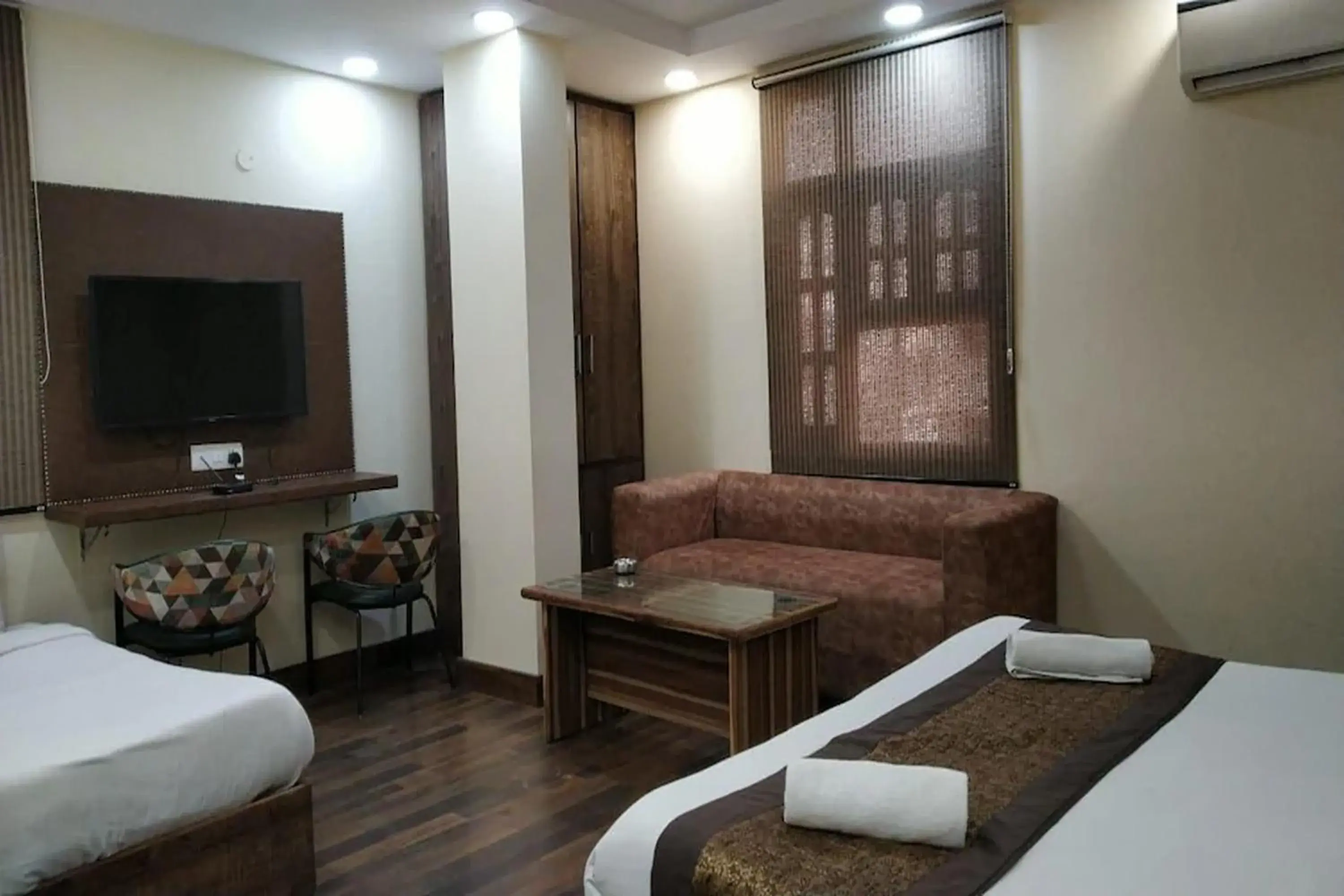 TV and multimedia, Bed in HOTEL SINGH CONTINETAL TV and multimedia, Bed in HOTEL SINGH CONTINETAL