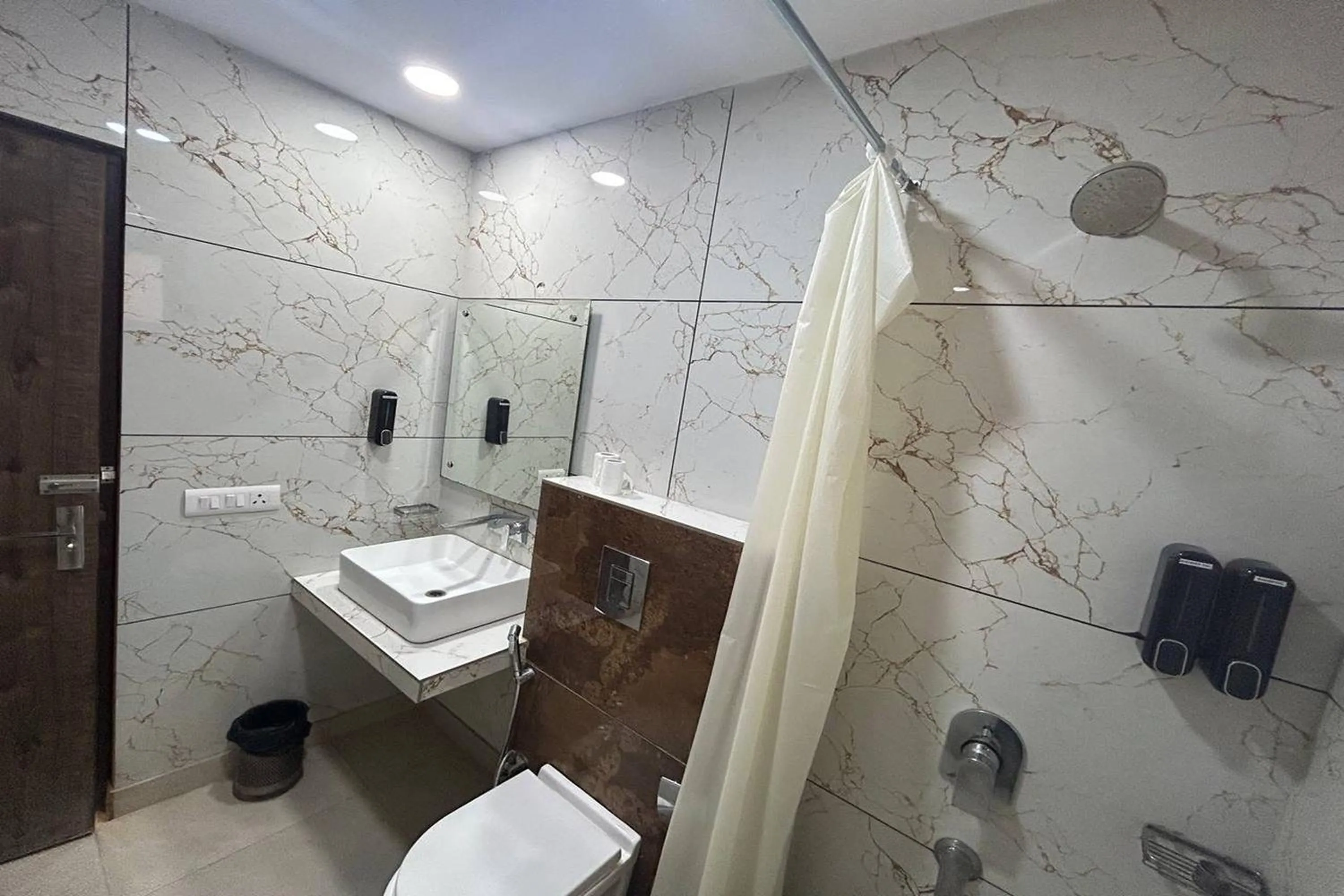 Toilet in HOTEL SINGH CONTINETAL