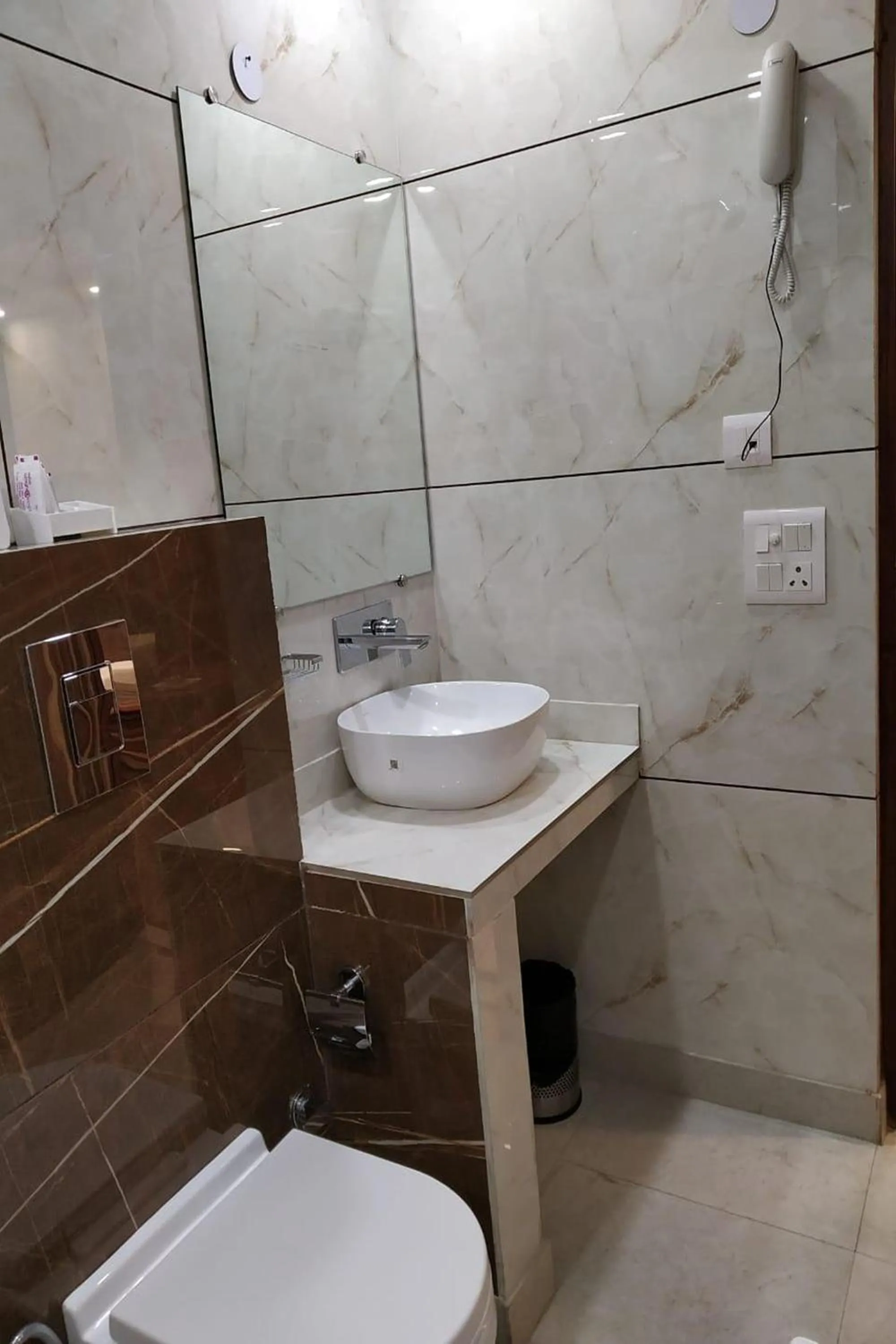 Shower in HOTEL SINGH CONTINETAL