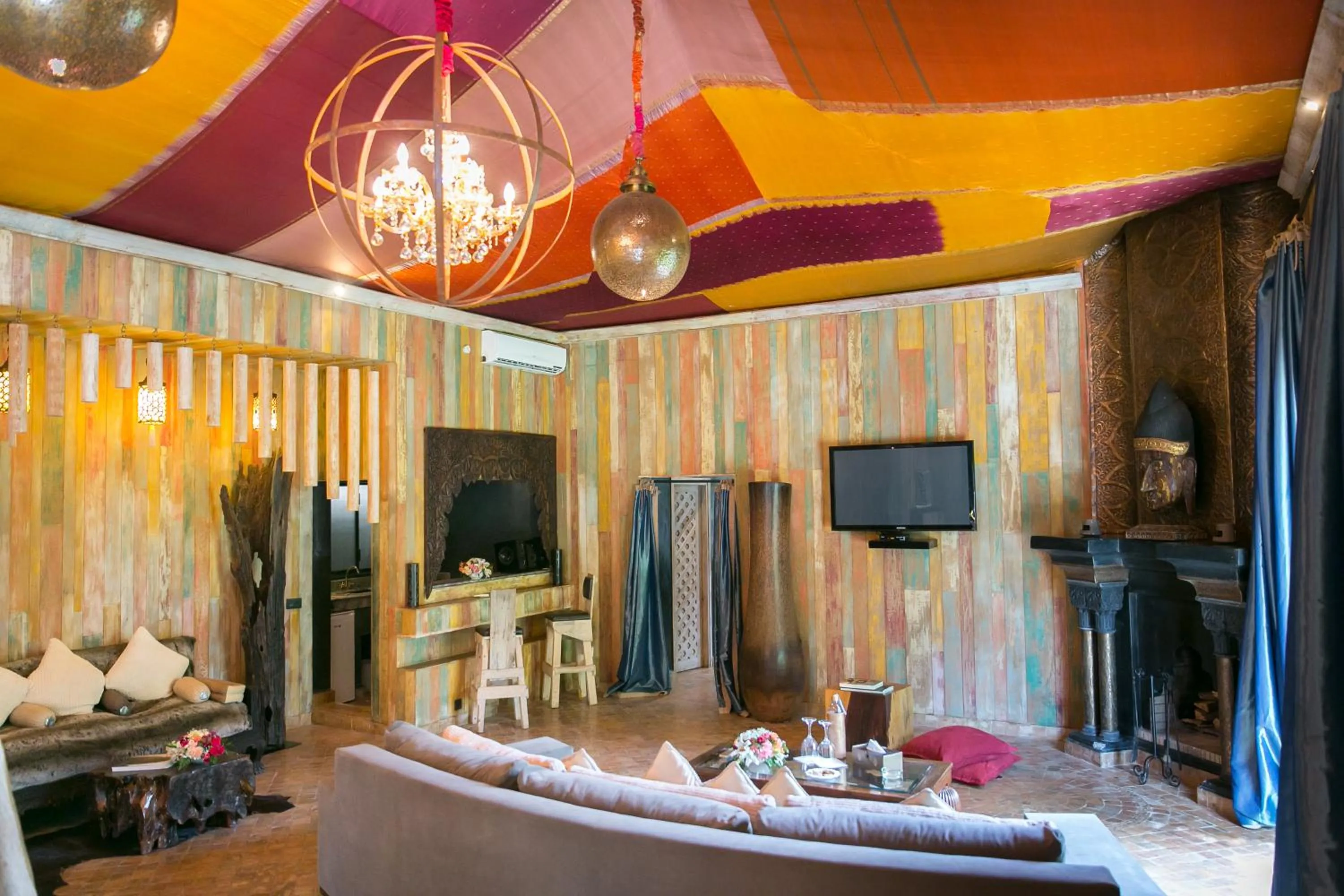 Seating area in Lodge K