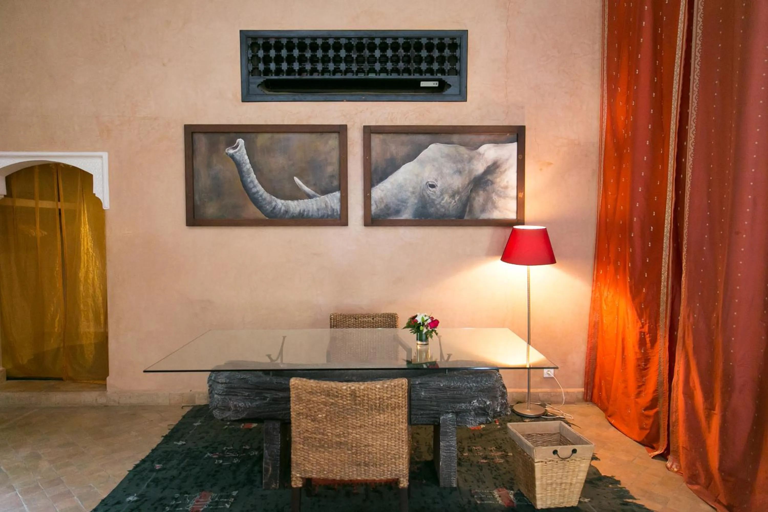 Seating area in Lodge K