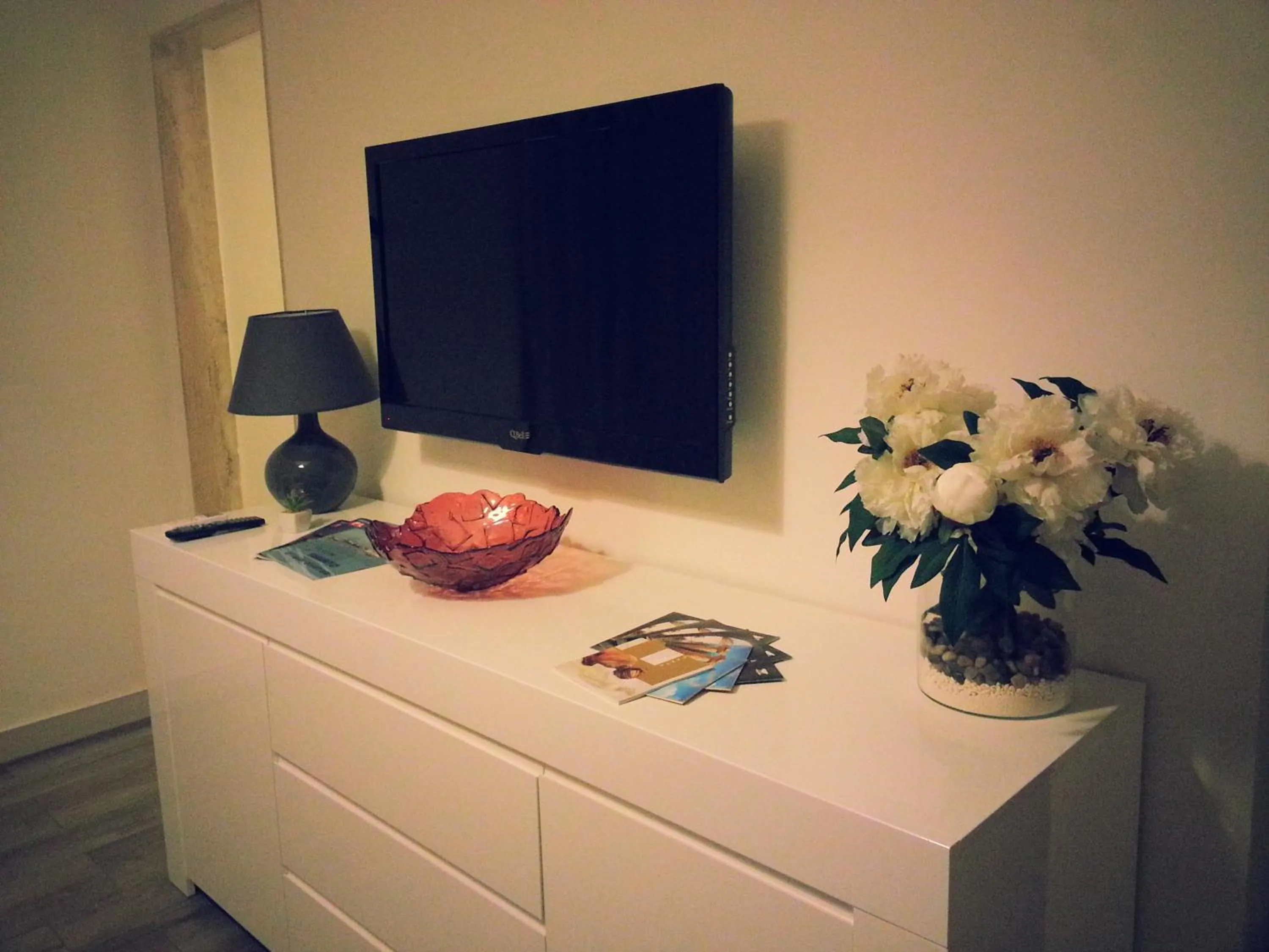 TV and multimedia in Appartamento B&B Suite Stefanelli
