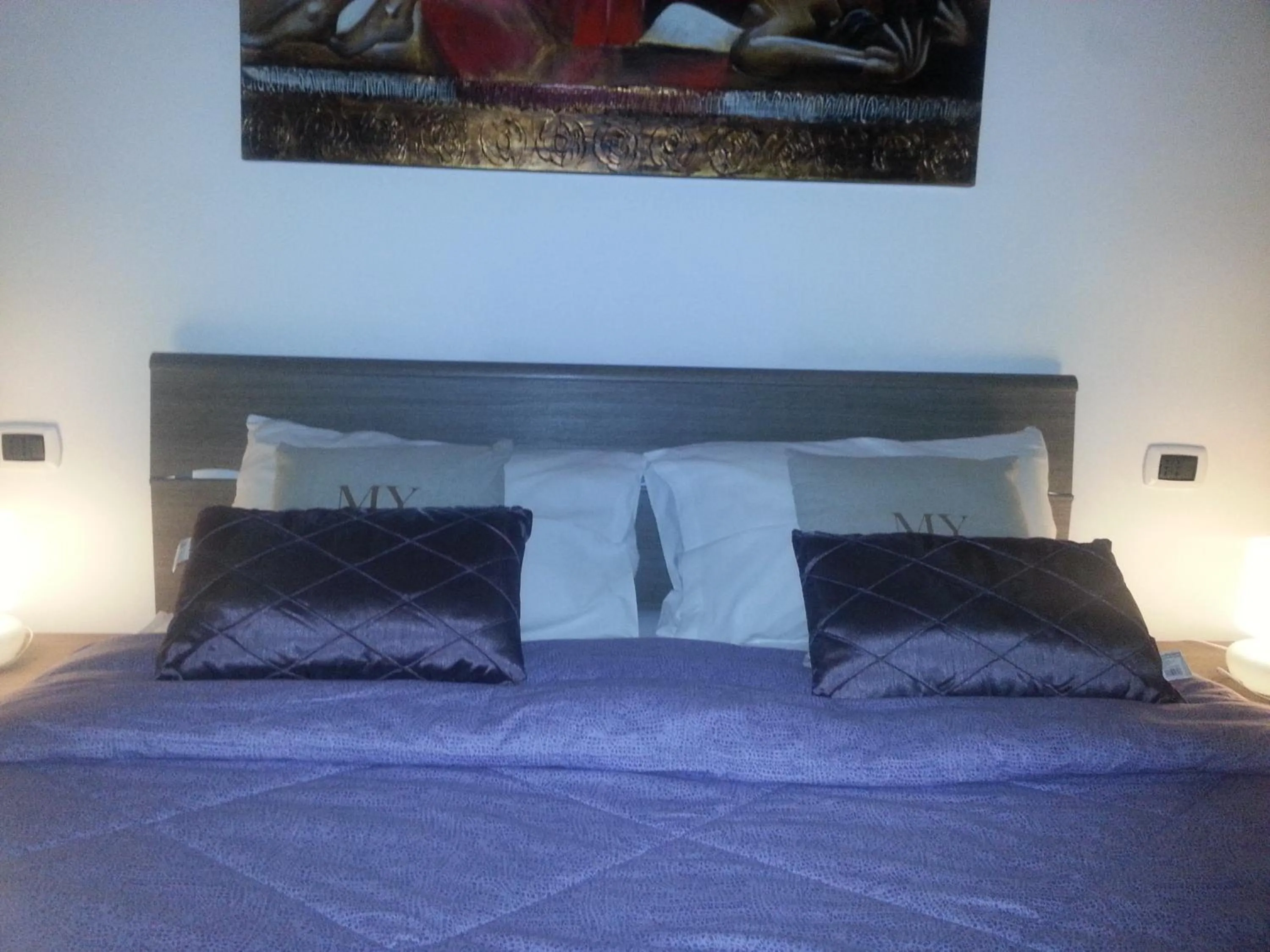 Decorative detail, Bed in Appartamento B&B Suite Stefanelli