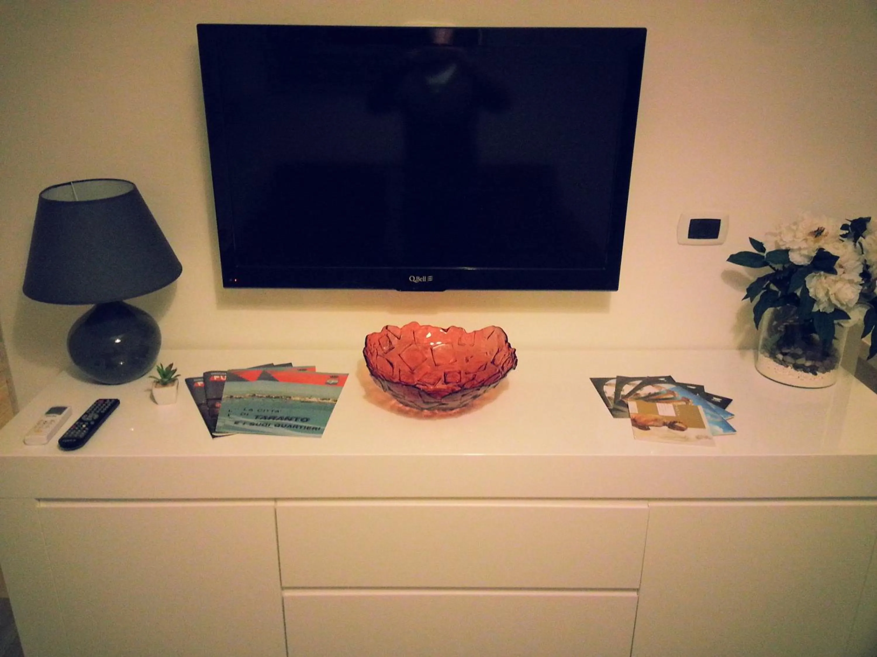 TV and multimedia in Appartamento B&B Suite Stefanelli