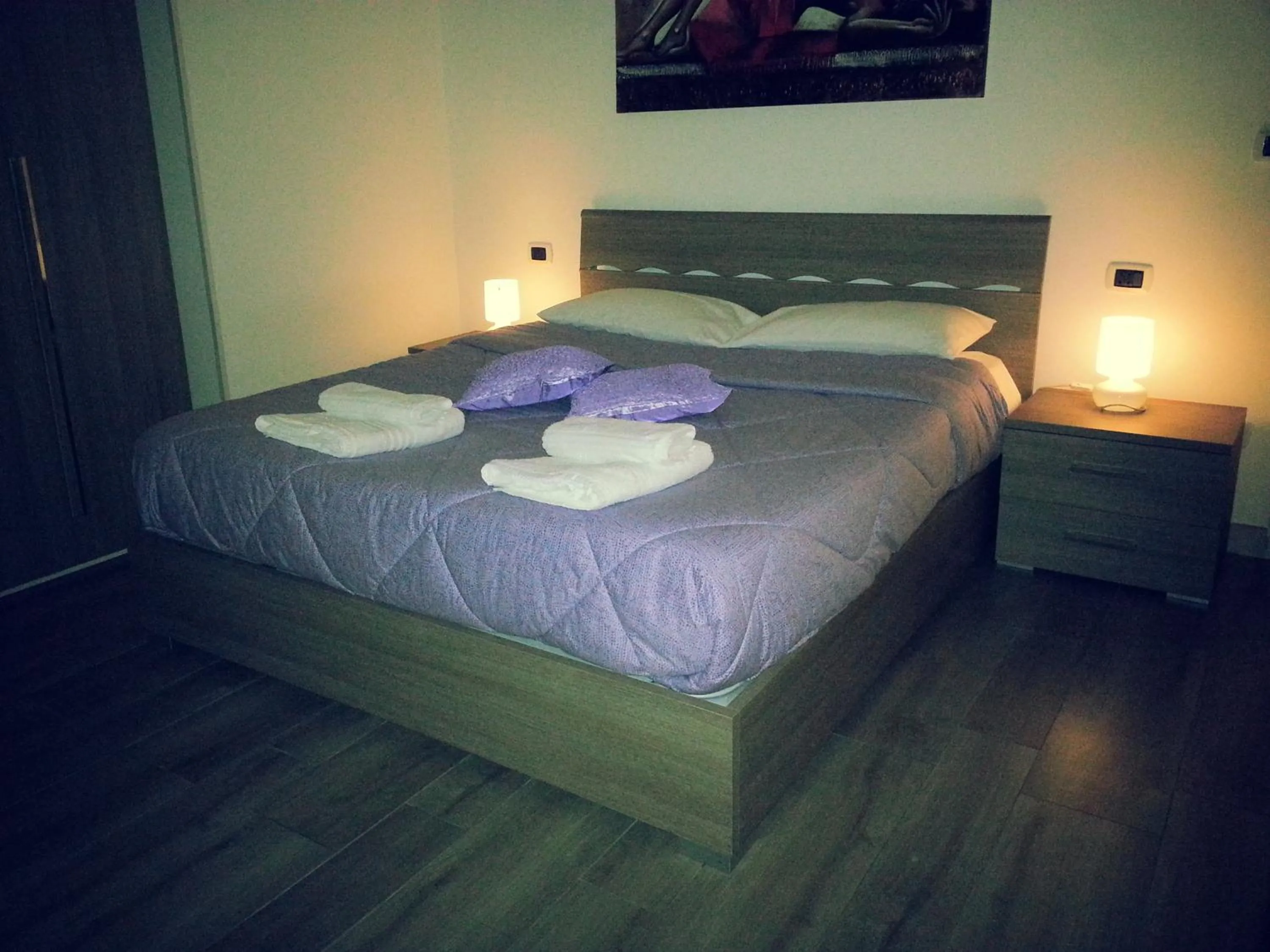 Decorative detail, Bed in Appartamento B&B Suite Stefanelli