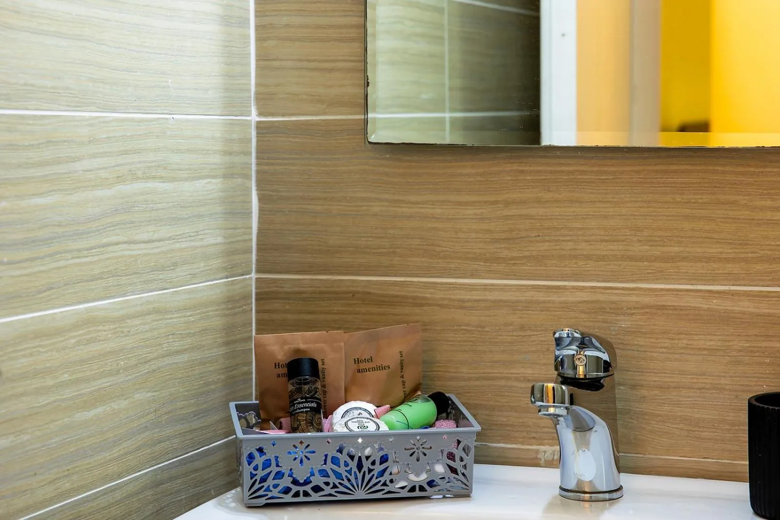 Shower in Aris123 by Smart Cozy Suites - Apartments in the heart of Athens - 5 minutes from metro - Available 24hr