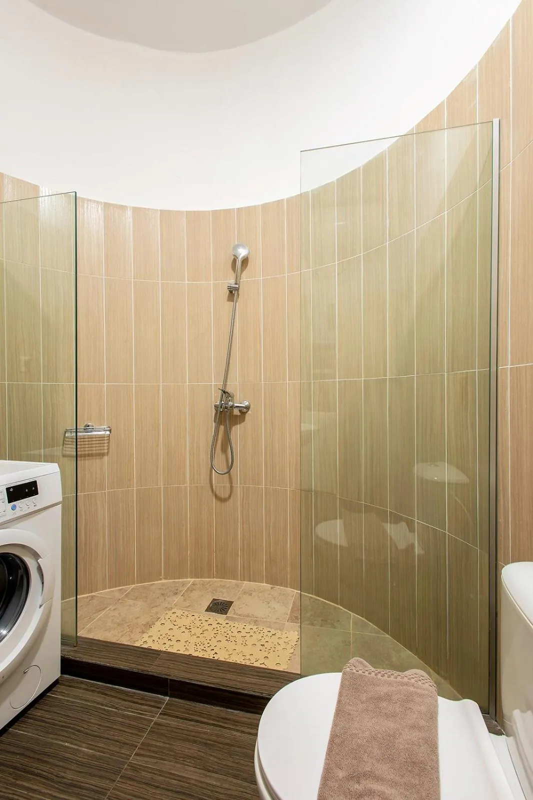 Shower in Aris123 by Smart Cozy Suites - Apartments in the heart of Athens - 5 minutes from metro - Available 24hr