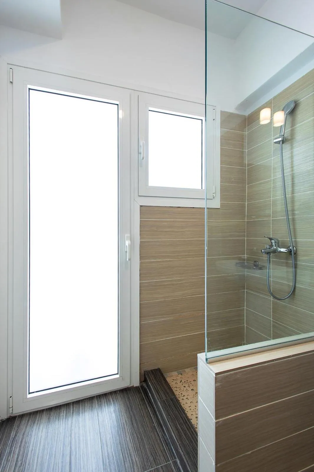 Shower in Aris123 by Smart Cozy Suites - Apartments in the heart of Athens - 5 minutes from metro - Available 24hr