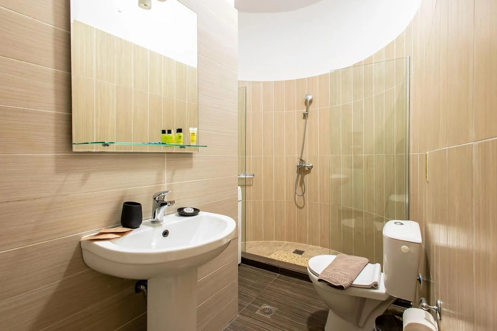 Shower in Aris123 by Smart Cozy Suites - Apartments in the heart of Athens - 5 minutes from metro - Available 24hr