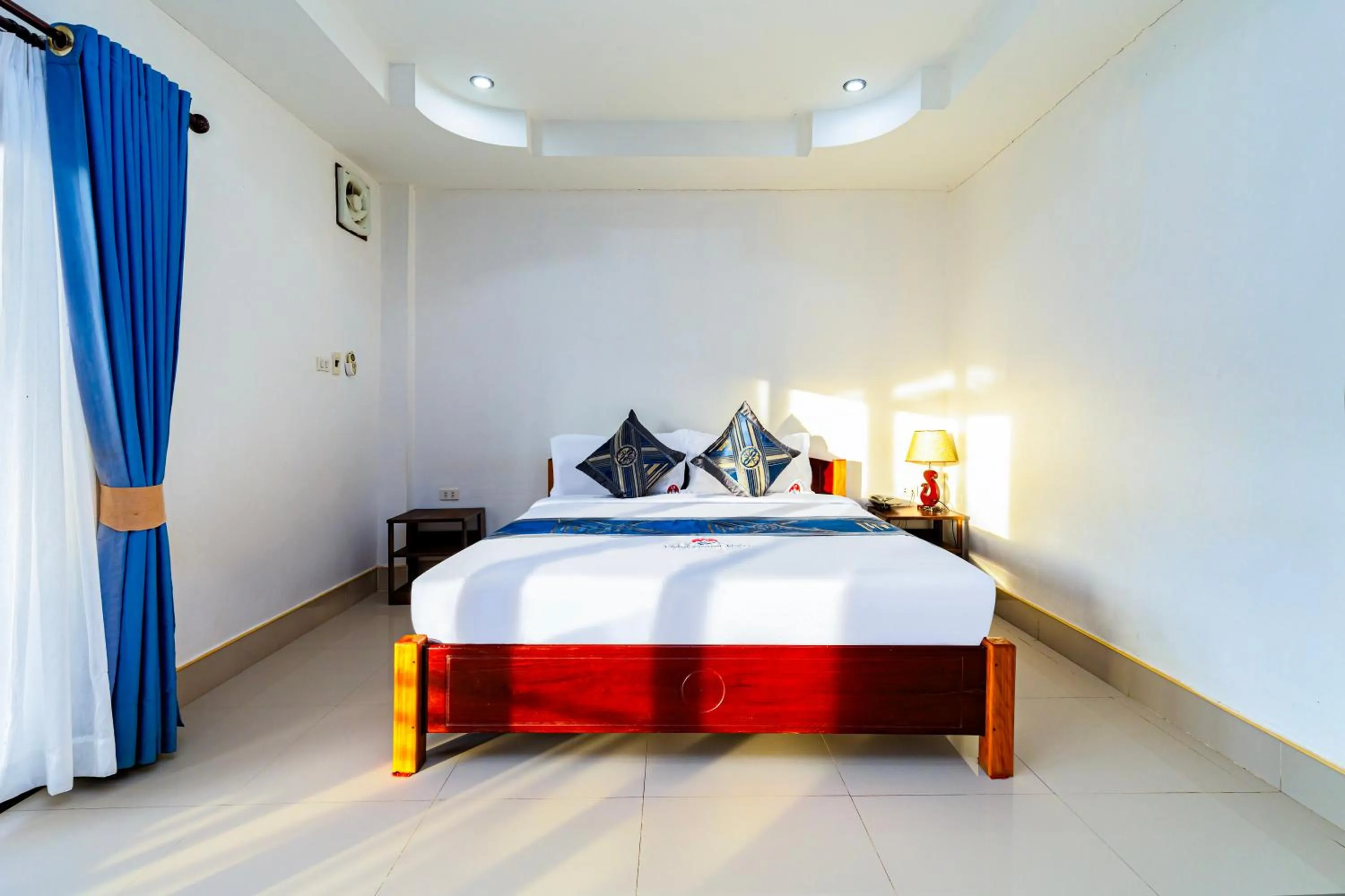 Photo of the whole room, Bed in Lisha The Grand Riverside Hotel