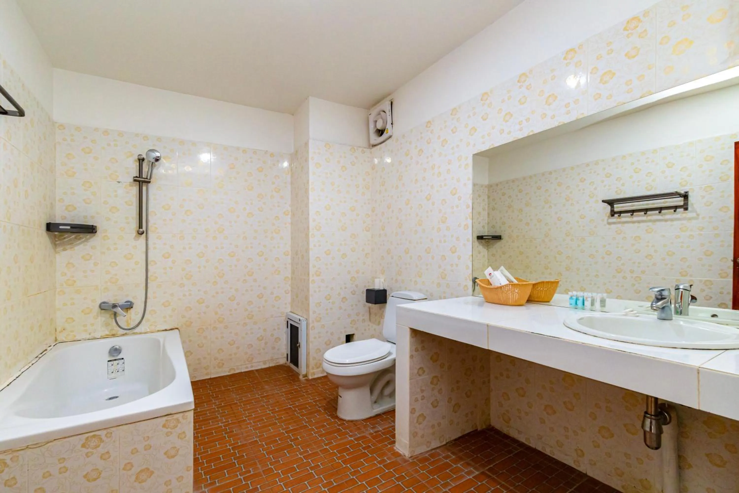 Bathroom in Lisha The Grand Riverside Hotel