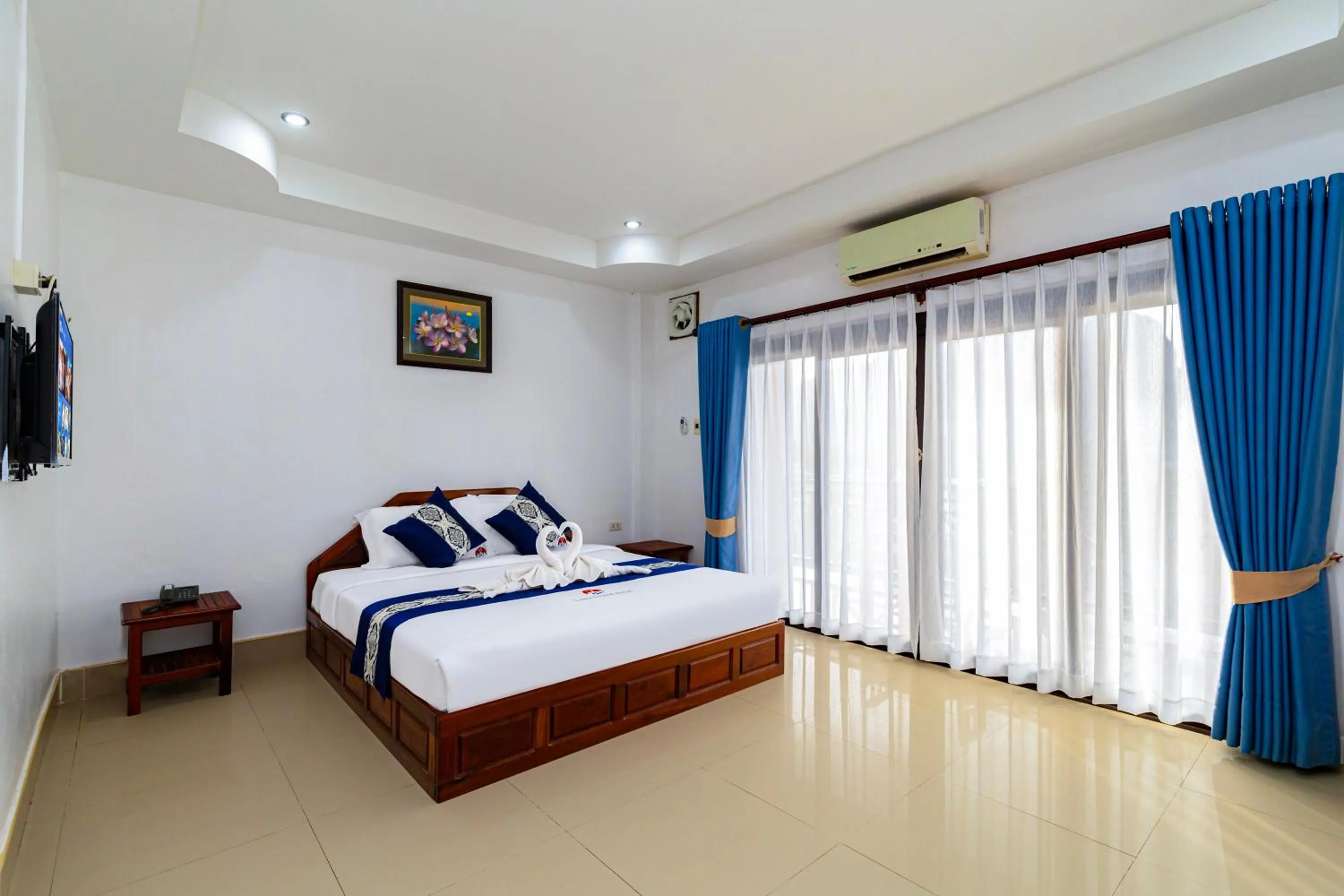 Photo of the whole room, Bed in Lisha The Grand Riverside Hotel