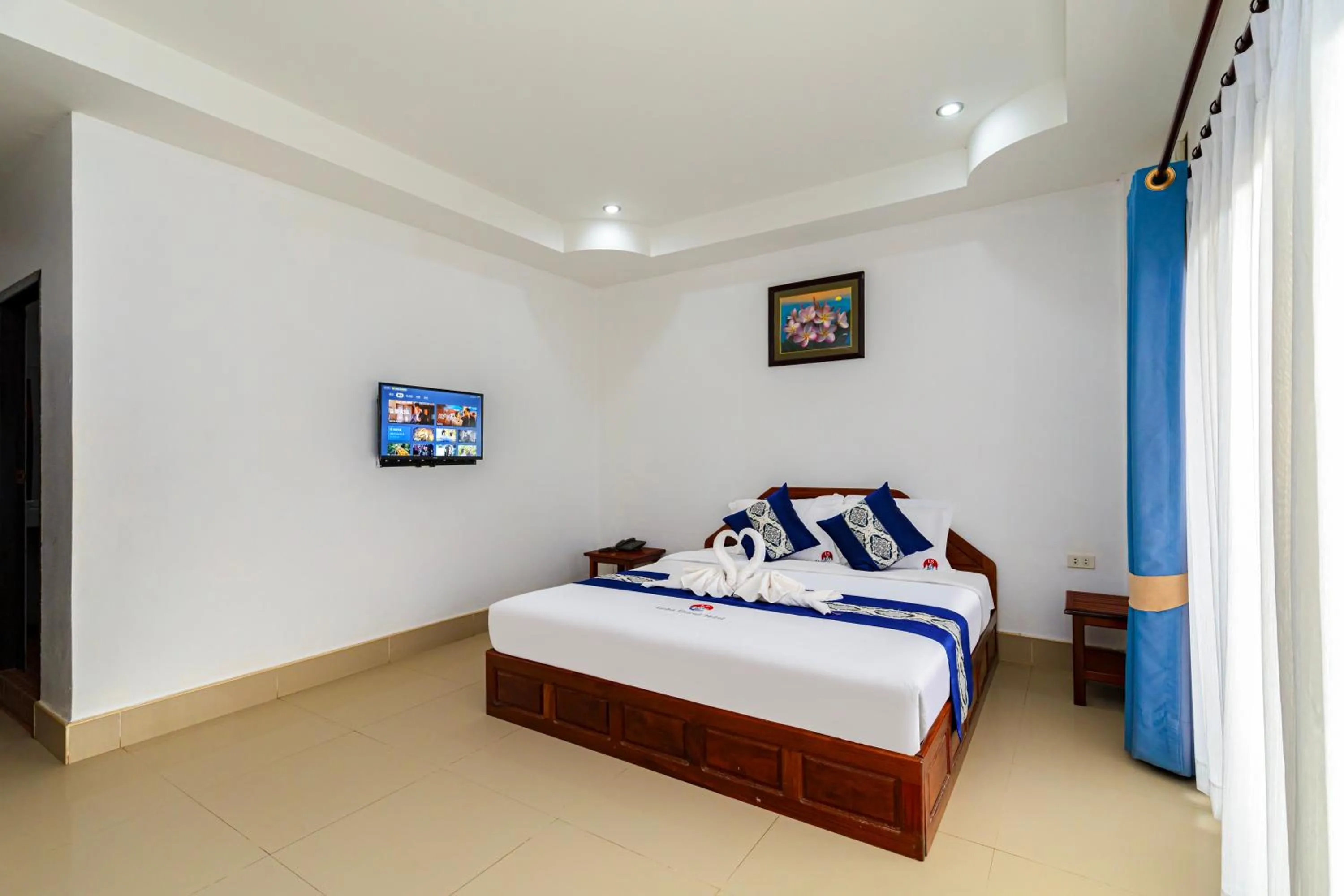 Photo of the whole room, Bed in Lisha The Grand Riverside Hotel