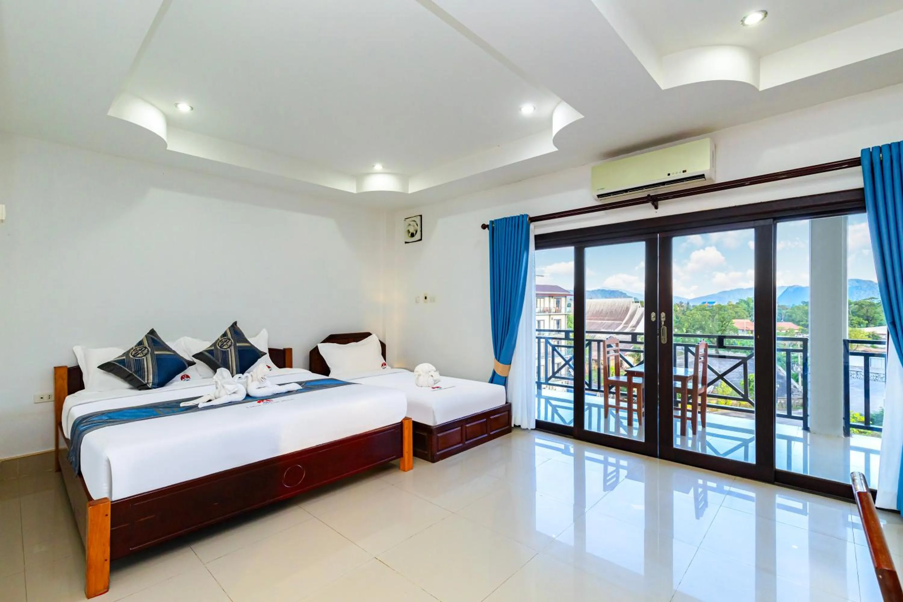 Photo of the whole room, Bed in Lisha The Grand Riverside Hotel