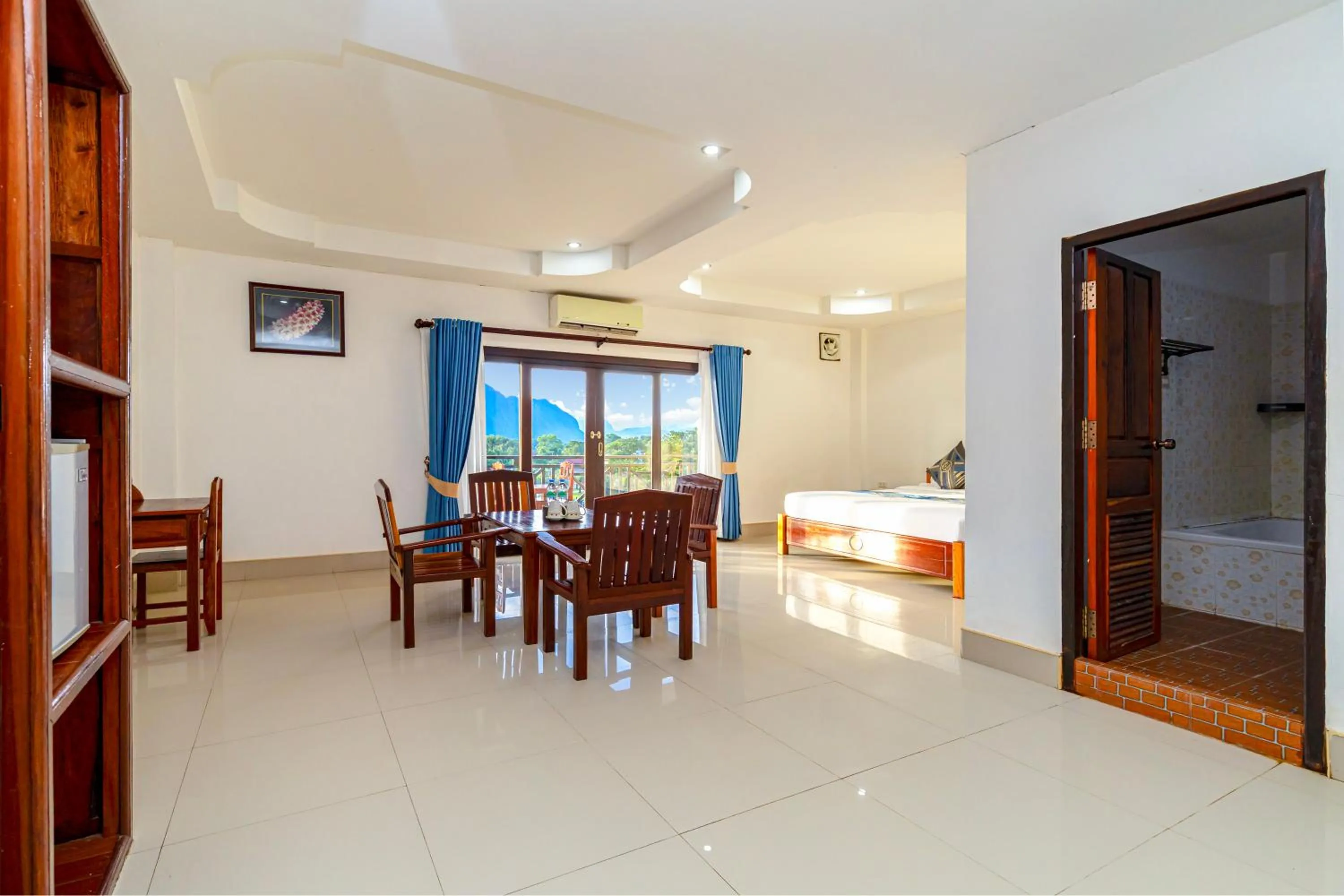 Photo of the whole room, Bed in Lisha The Grand Riverside Hotel