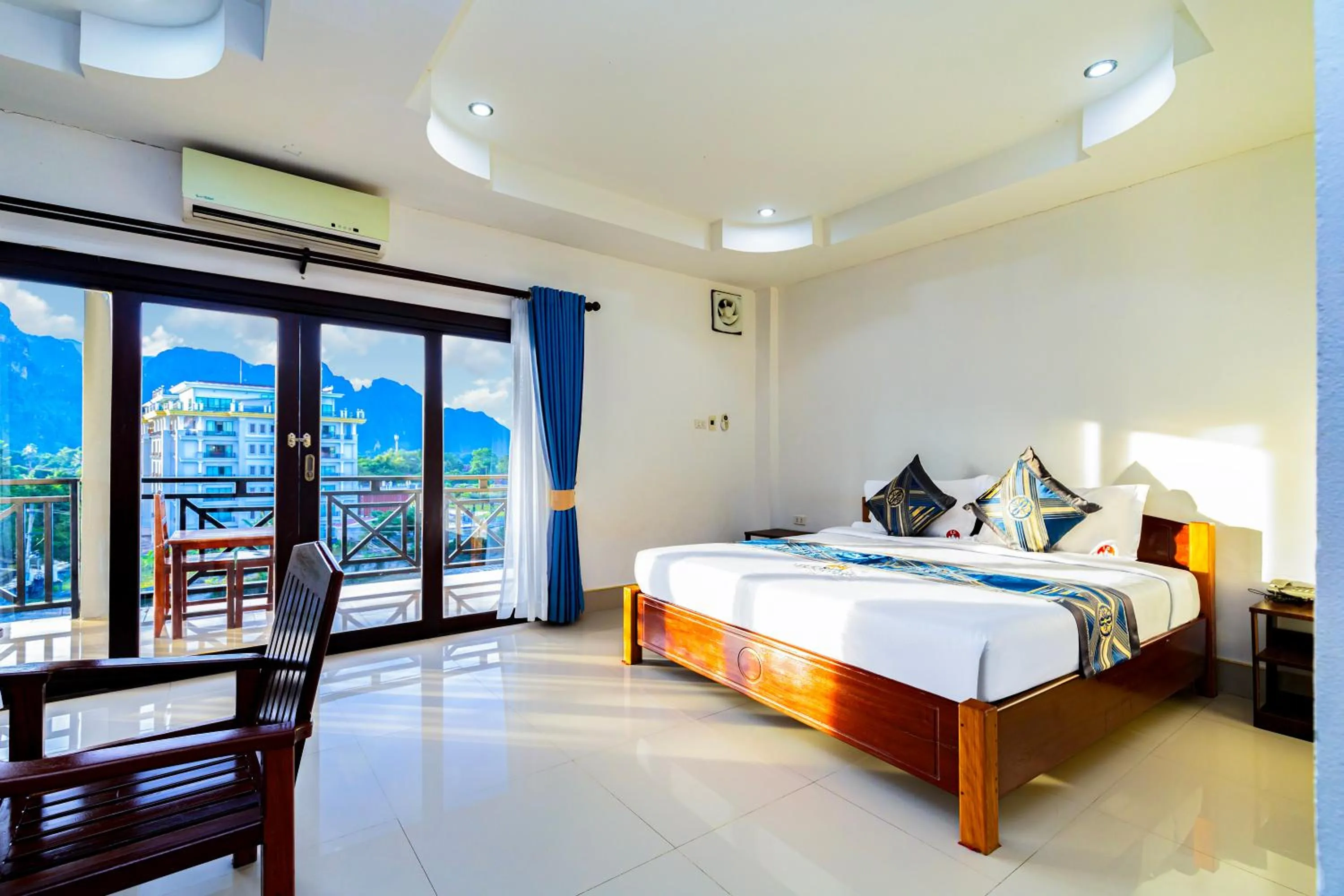 Photo of the whole room, Bed in Lisha The Grand Riverside Hotel
