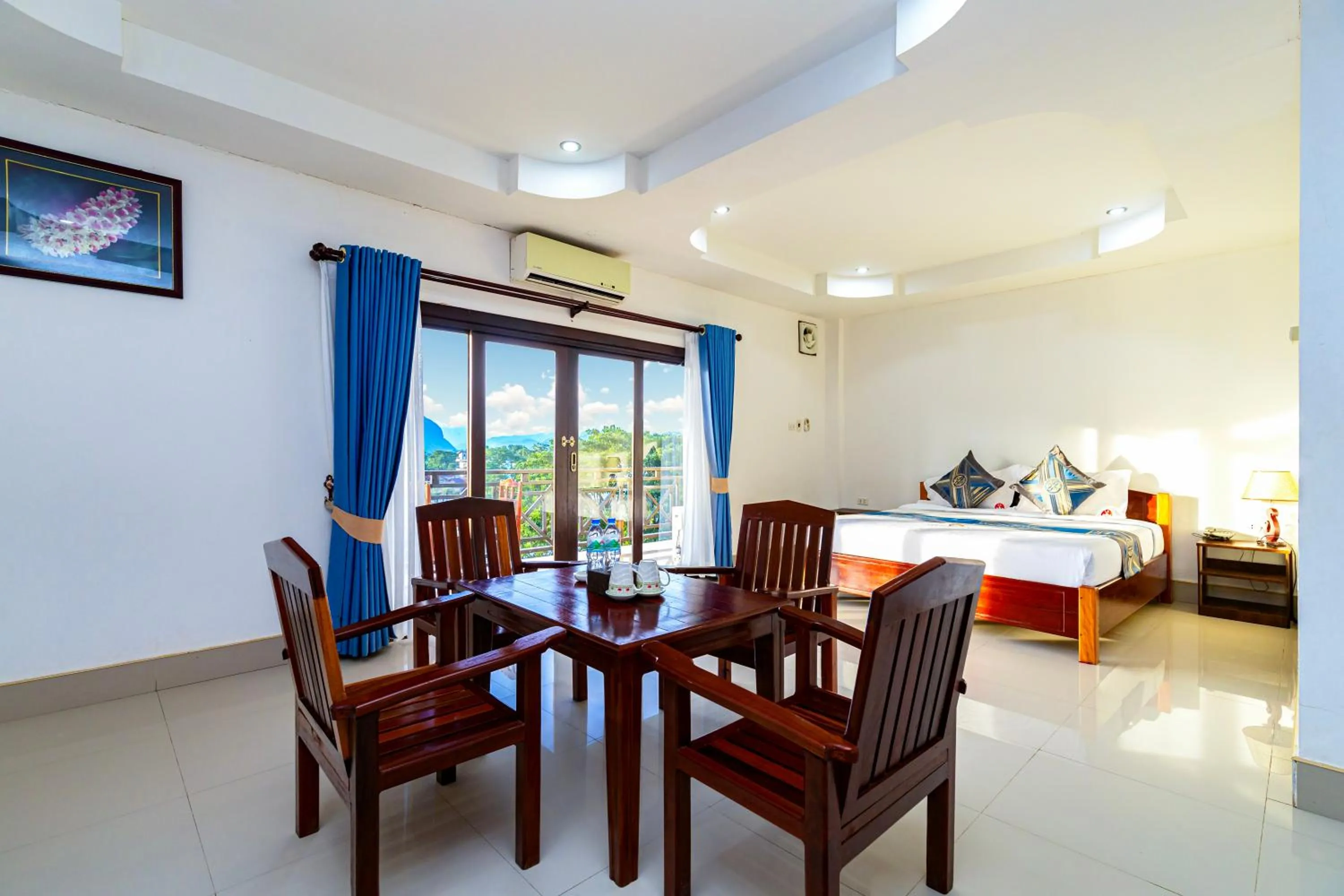 Photo of the whole room, Bed in Lisha The Grand Riverside Hotel