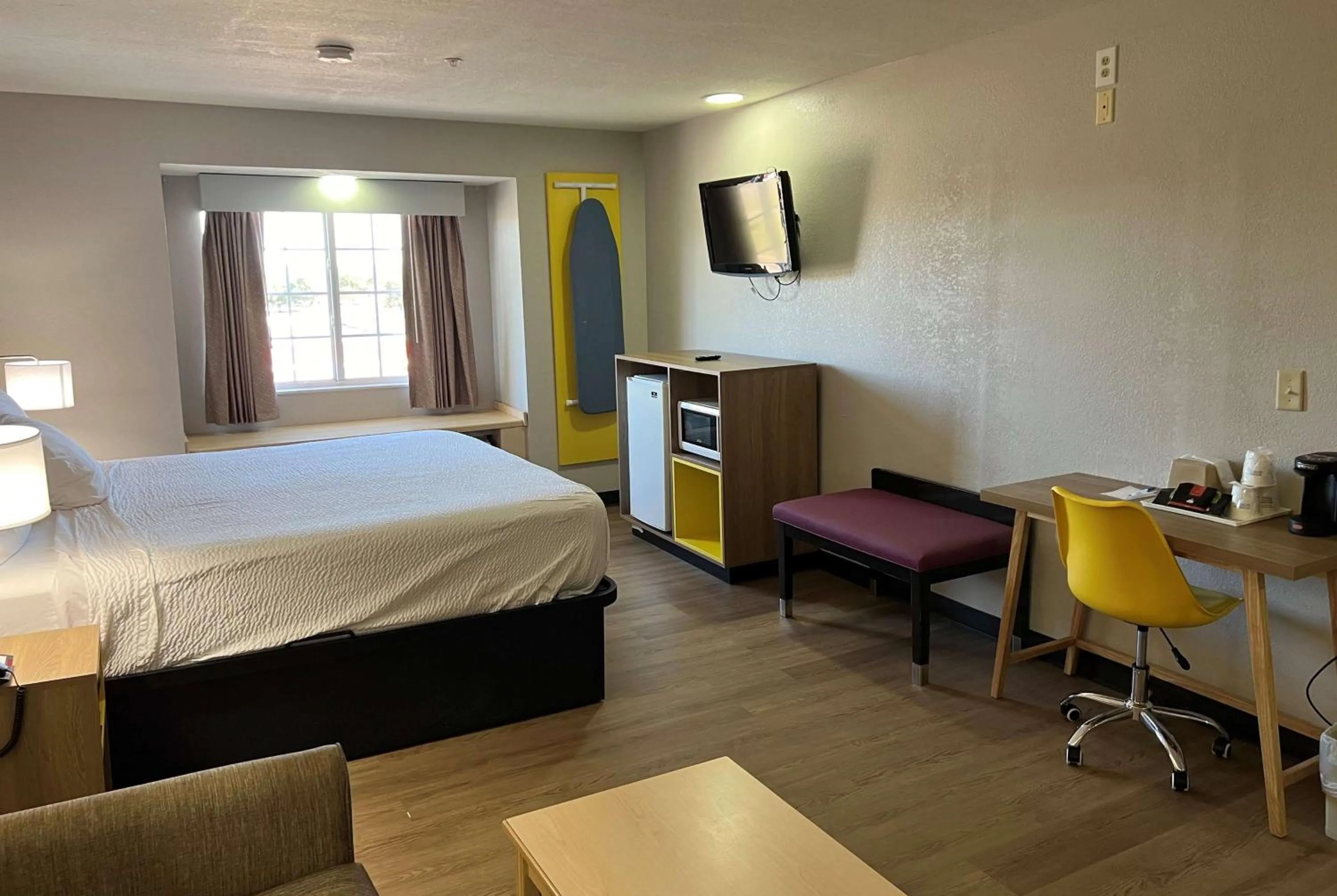 Photo of the whole room, Bed in Days Inn & Suites by Wyndham Hutchinson