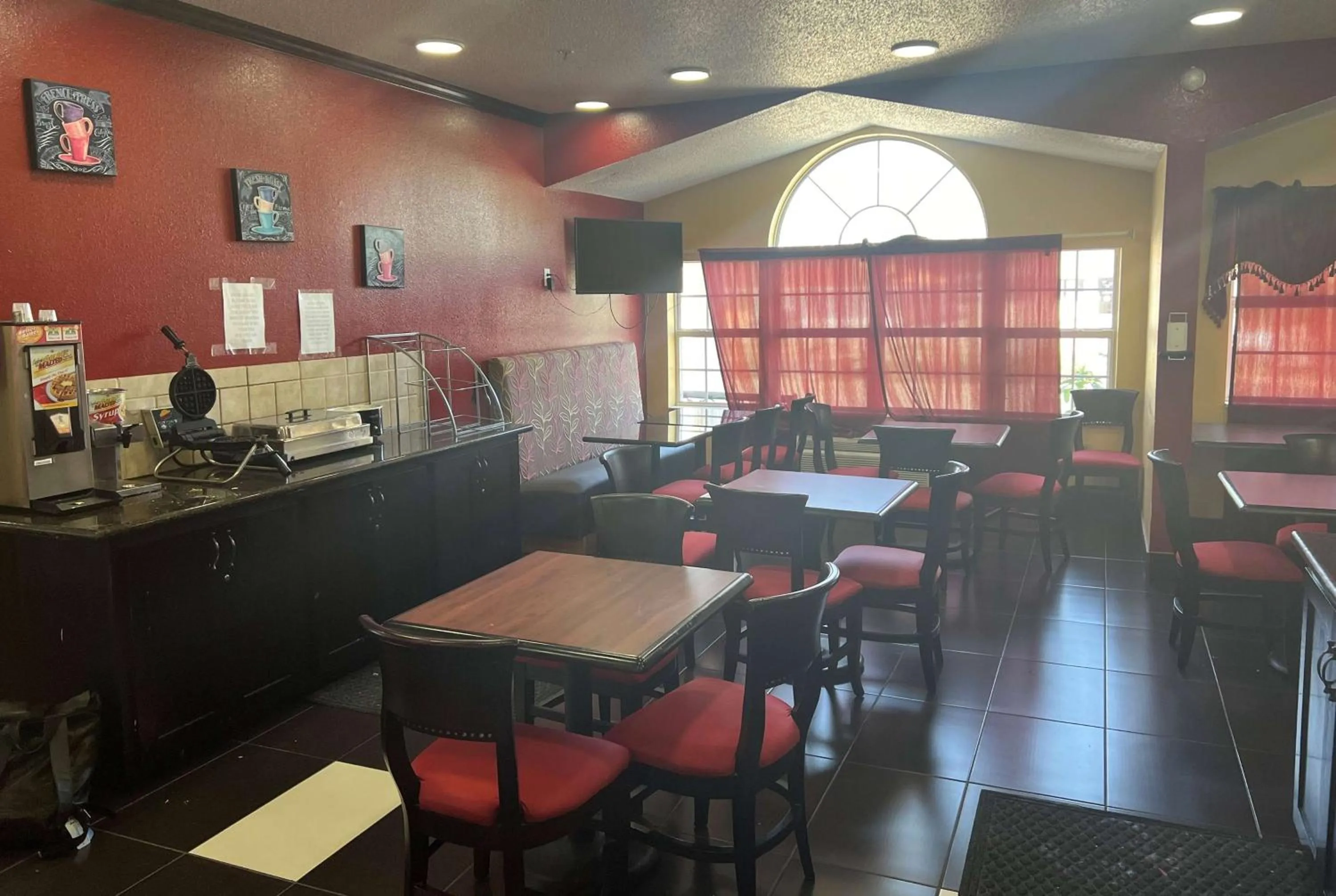 Property building in Days Inn & Suites by Wyndham Hutchinson