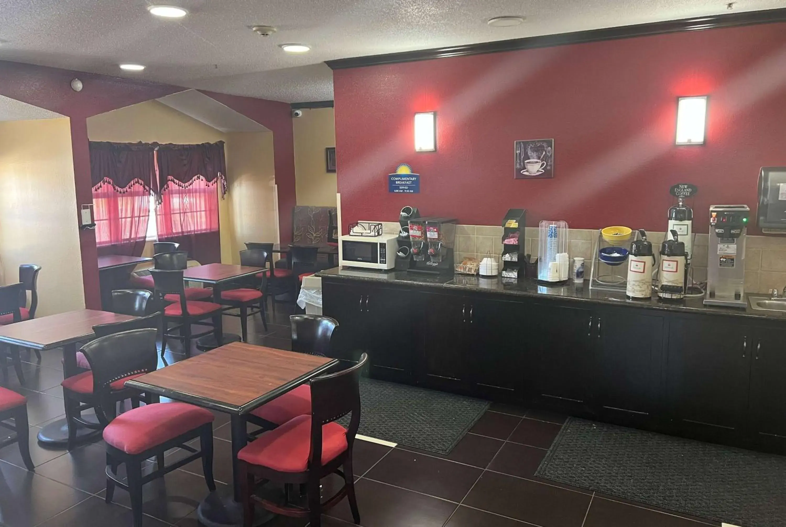 Property building in Days Inn & Suites by Wyndham Hutchinson Property building in Days Inn & Suites by Wyndham Hutchinson