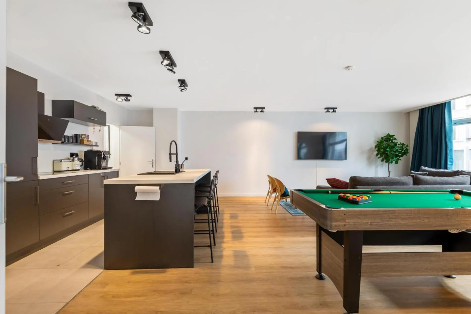 Cozy Antwerp - City Family Apartment with Parking