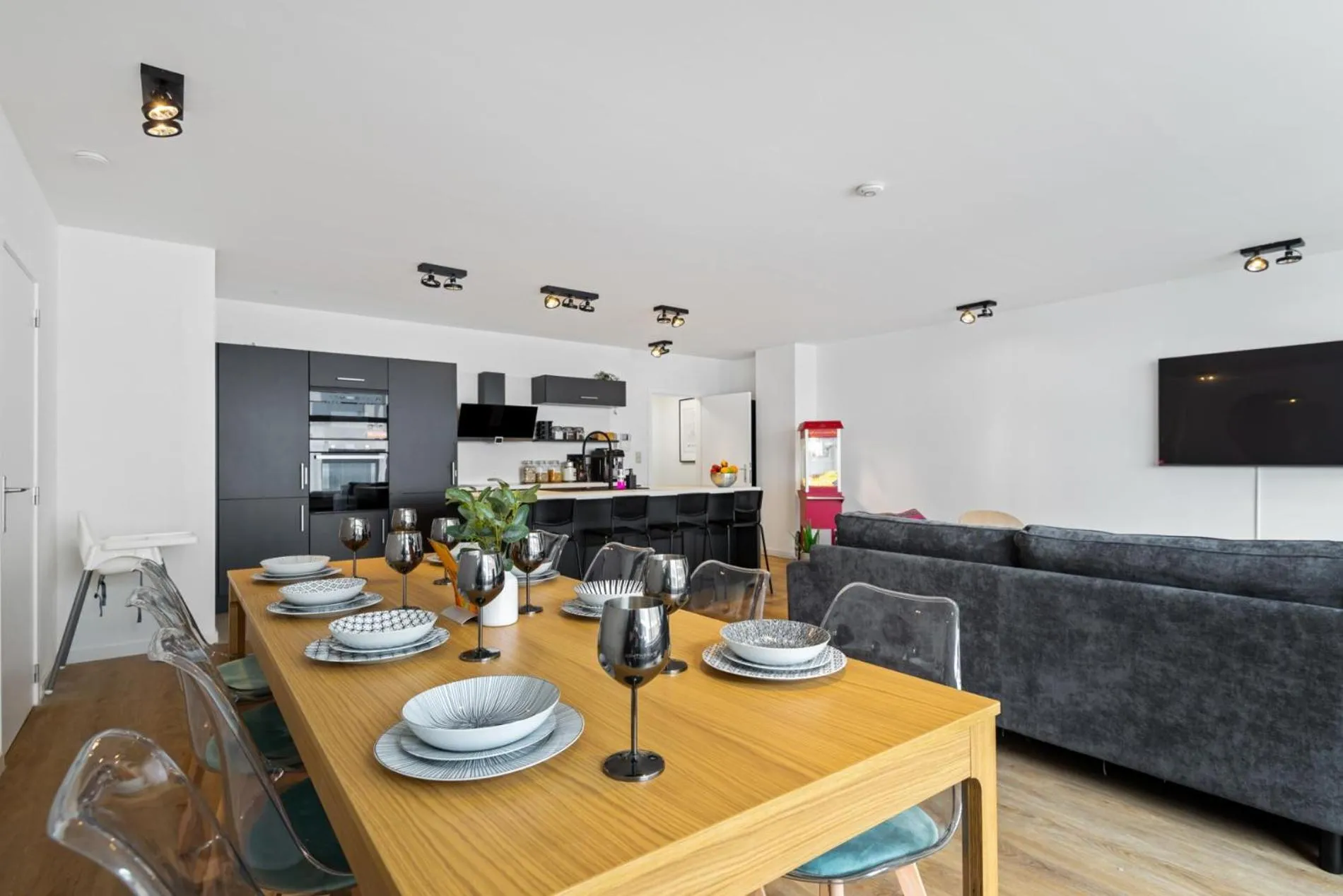 Cozy Antwerp - City Family Apartment with Parking