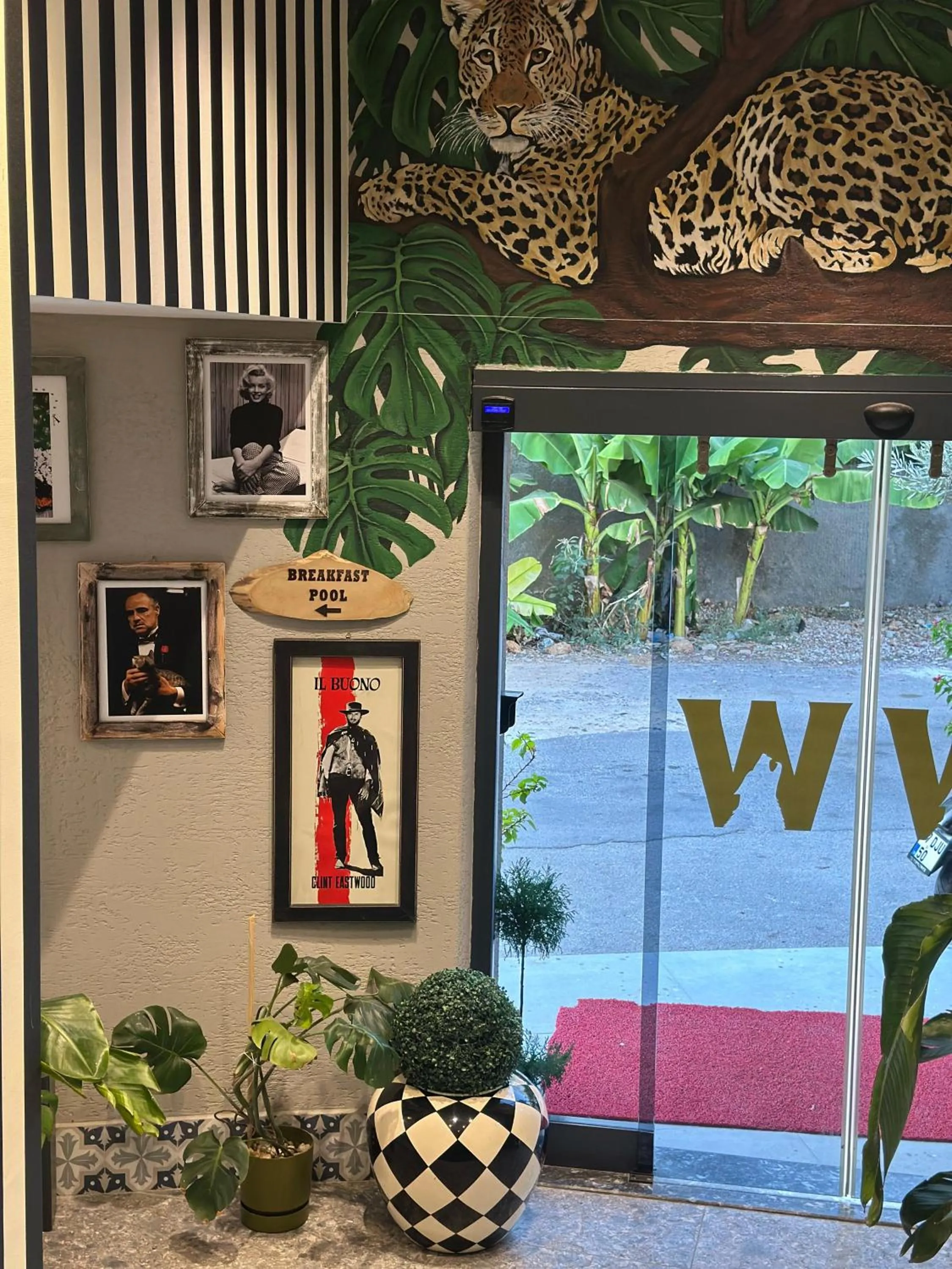 Garden in Wolf Suites