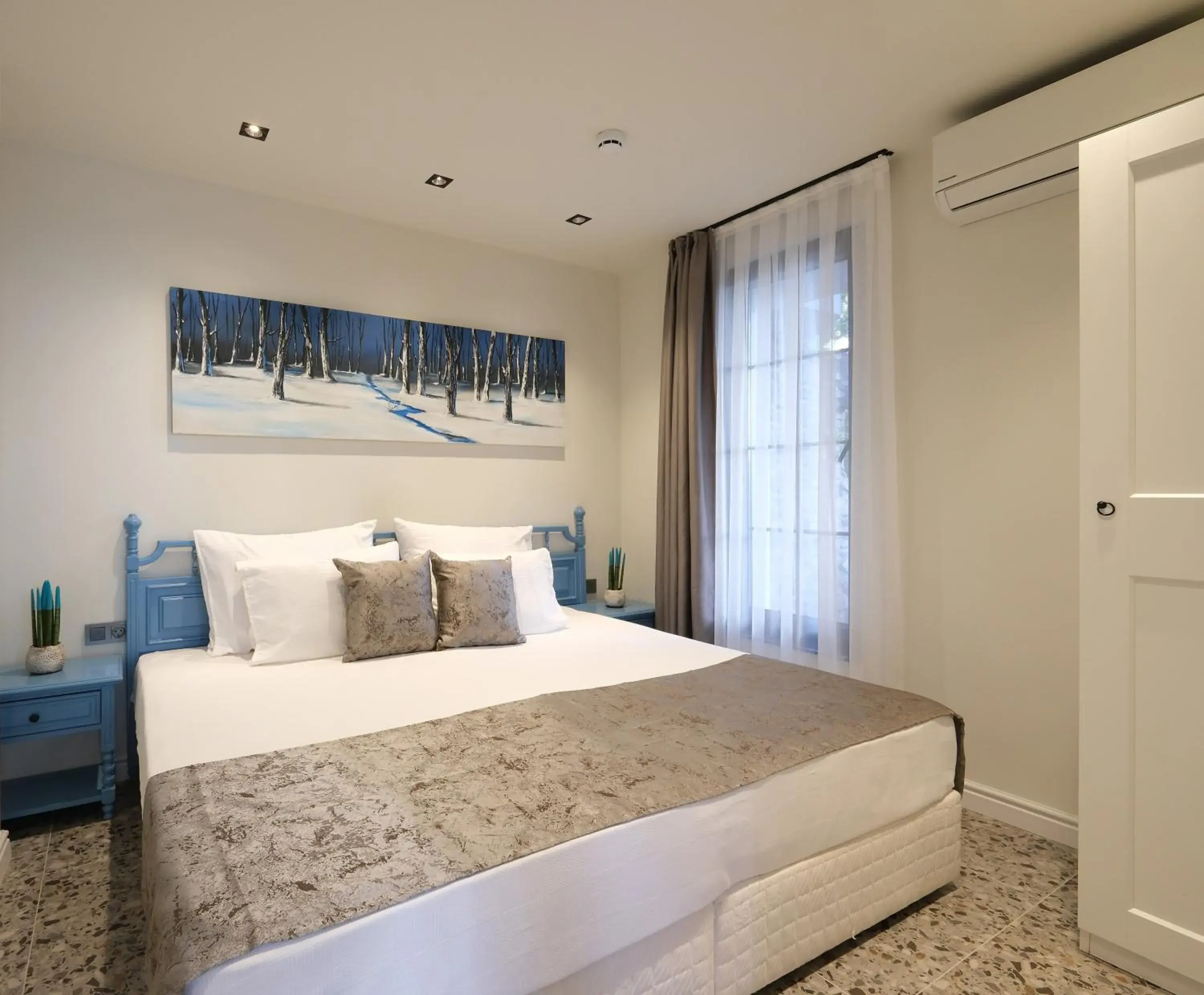 Bedroom, Bed in Wolf Suites Bedroom, Bed in Wolf Suites