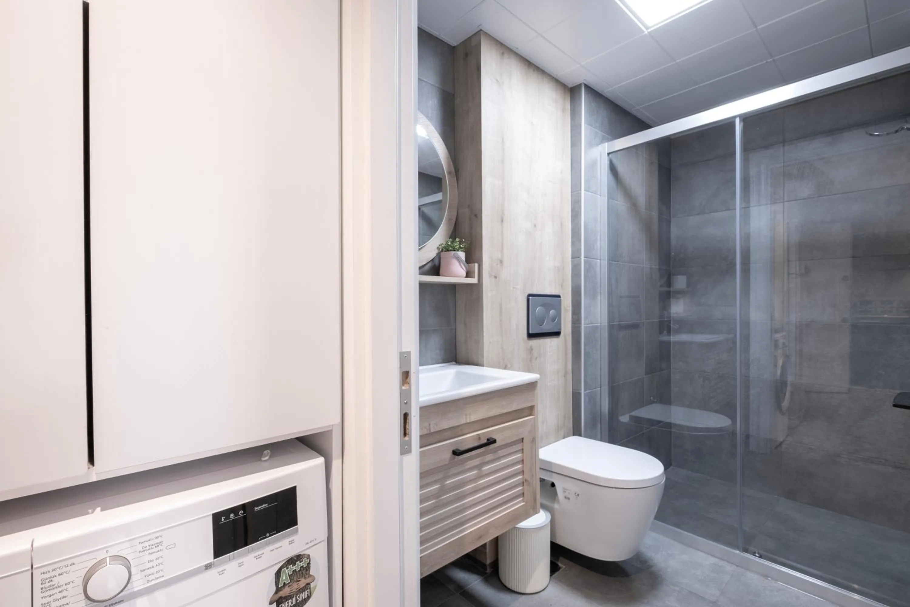 Shower in Wolf Suites