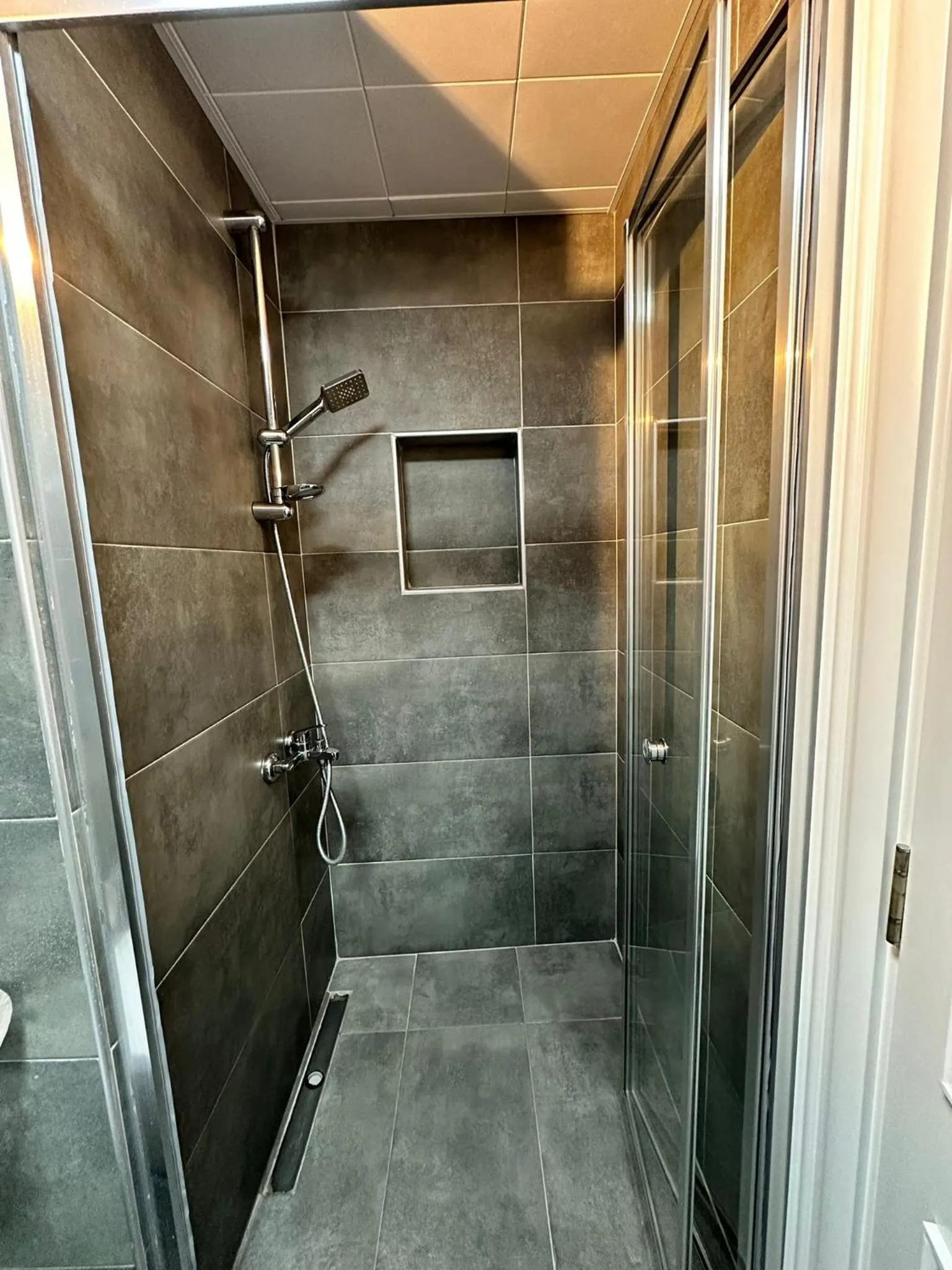 Shower in Wolf Suites