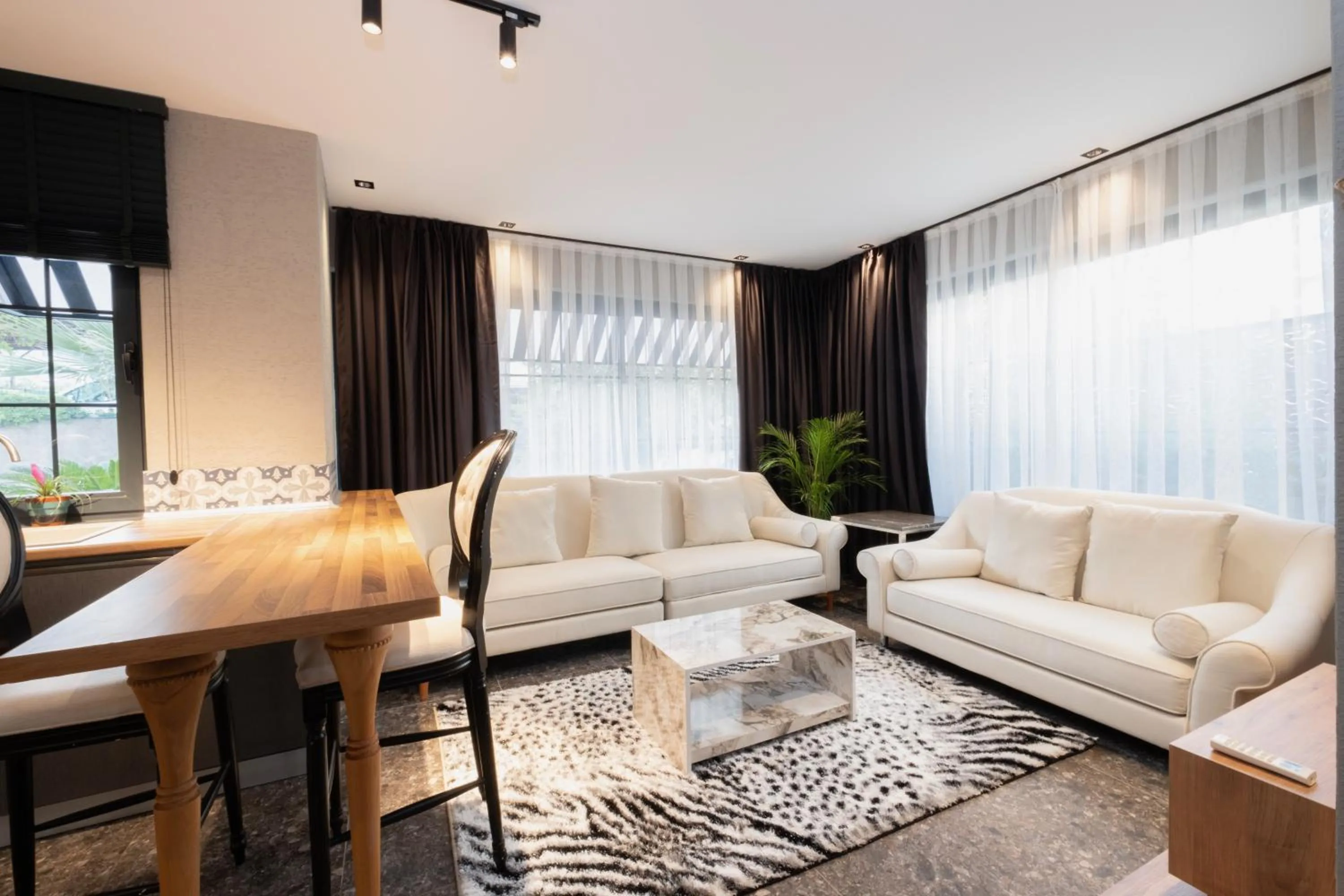 Living room in Wolf Suites