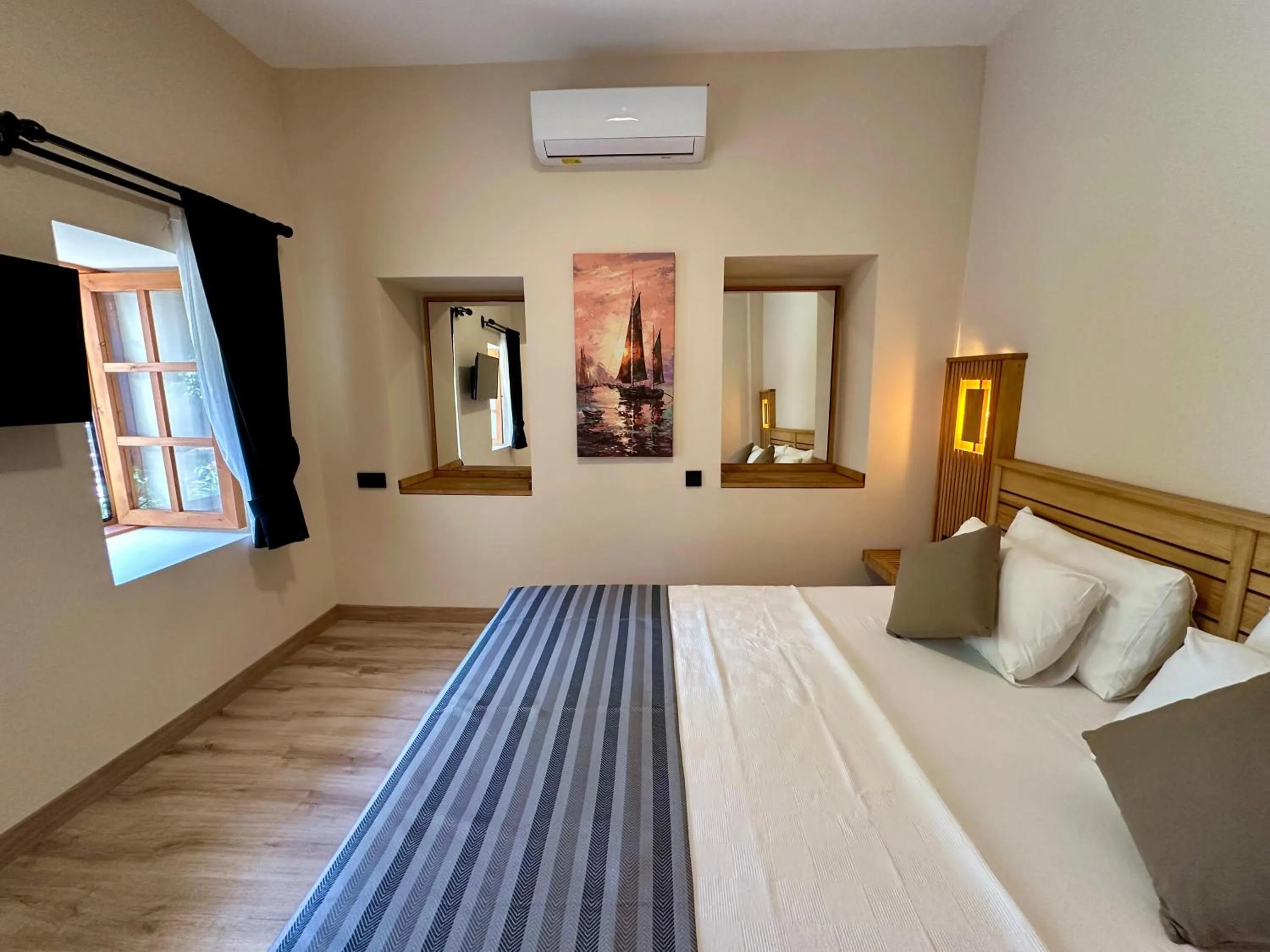 Photo of the whole room, Bed in Bodrum Konağı