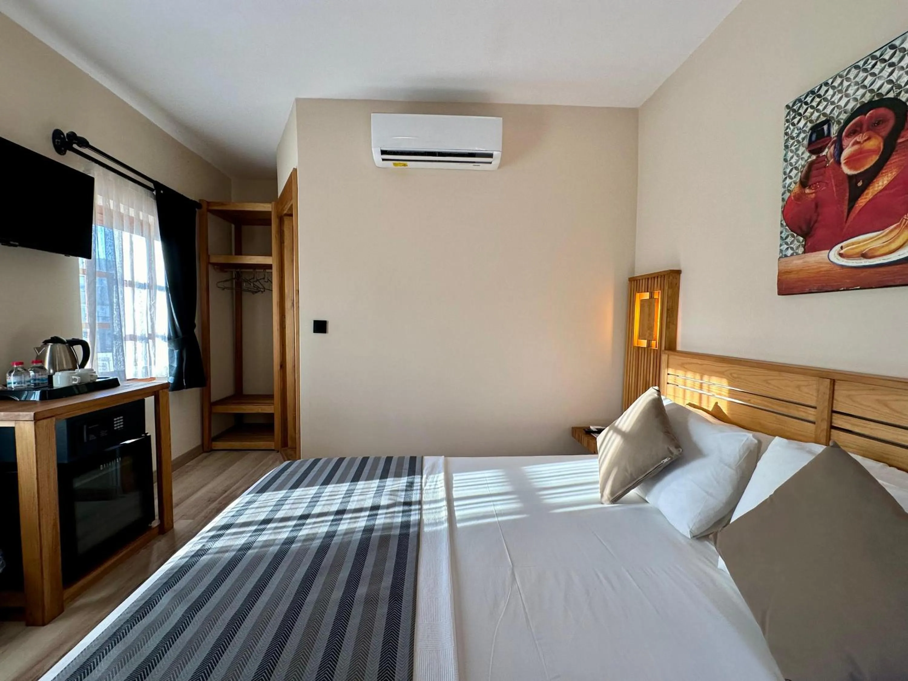 Photo of the whole room, Bed in Bodrum Konağı