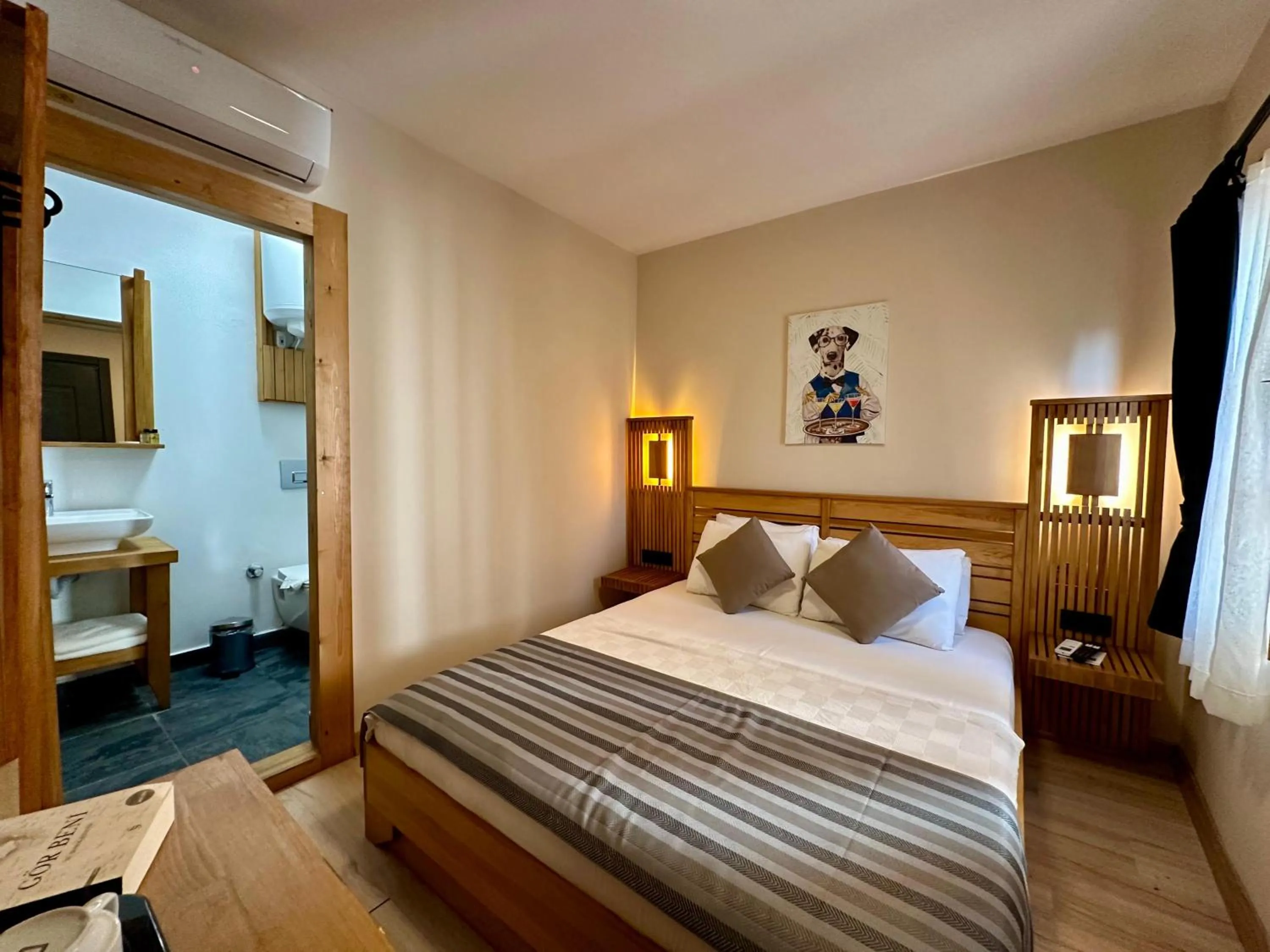 Photo of the whole room, Bed in Bodrum Konağı