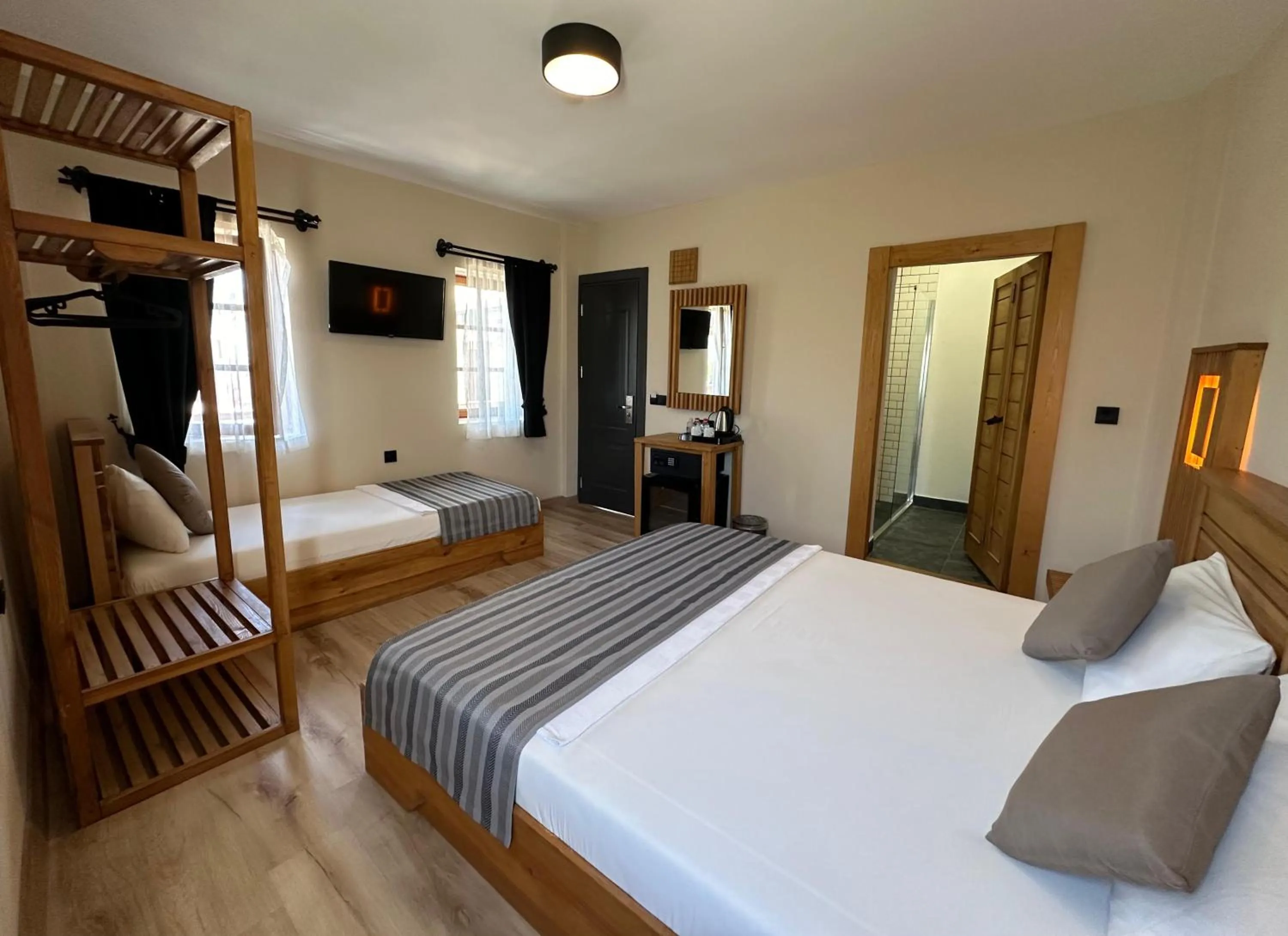 Photo of the whole room, Bed in Bodrum Konağı