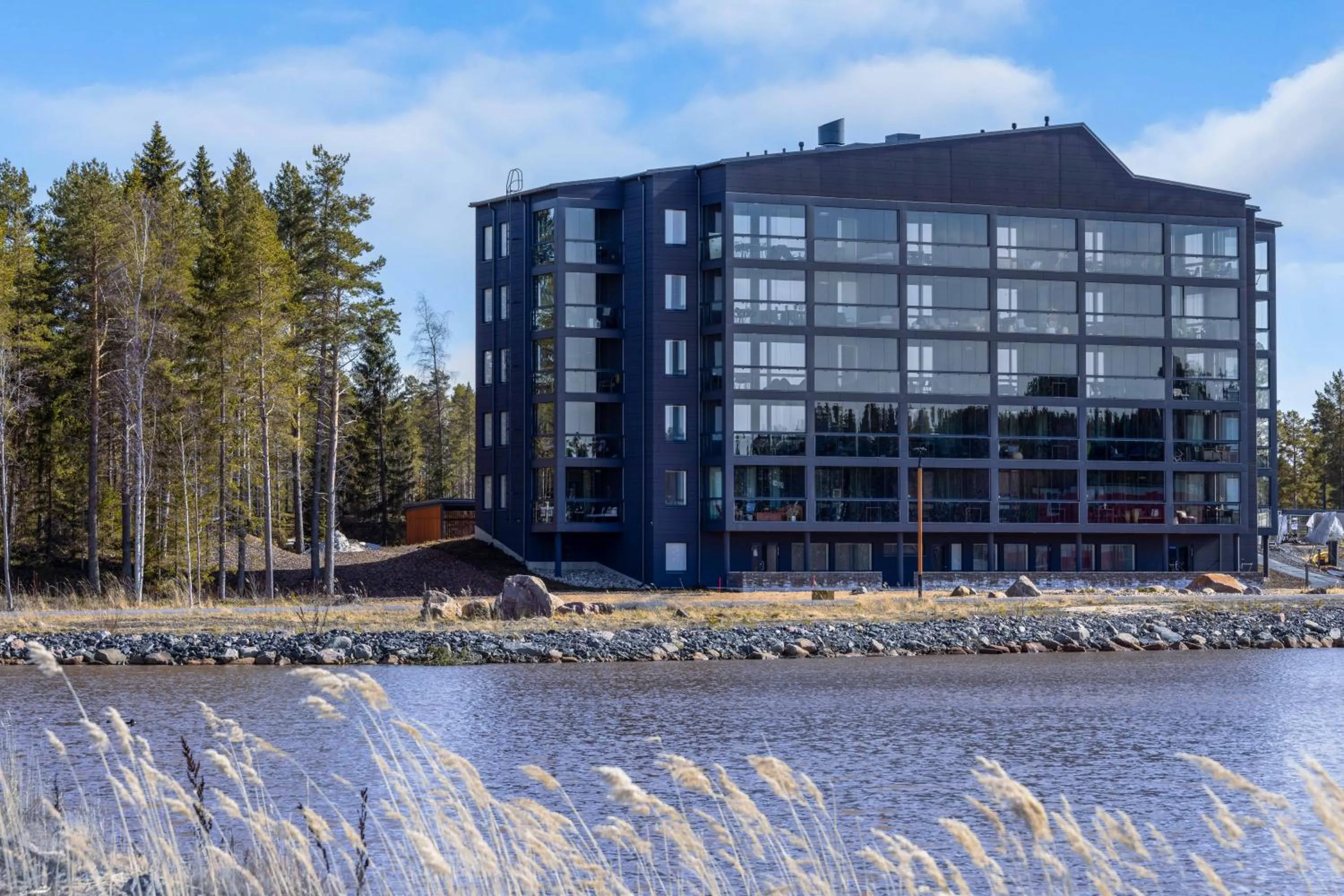 Property building in Kalajoen Marina Studio huoneisto