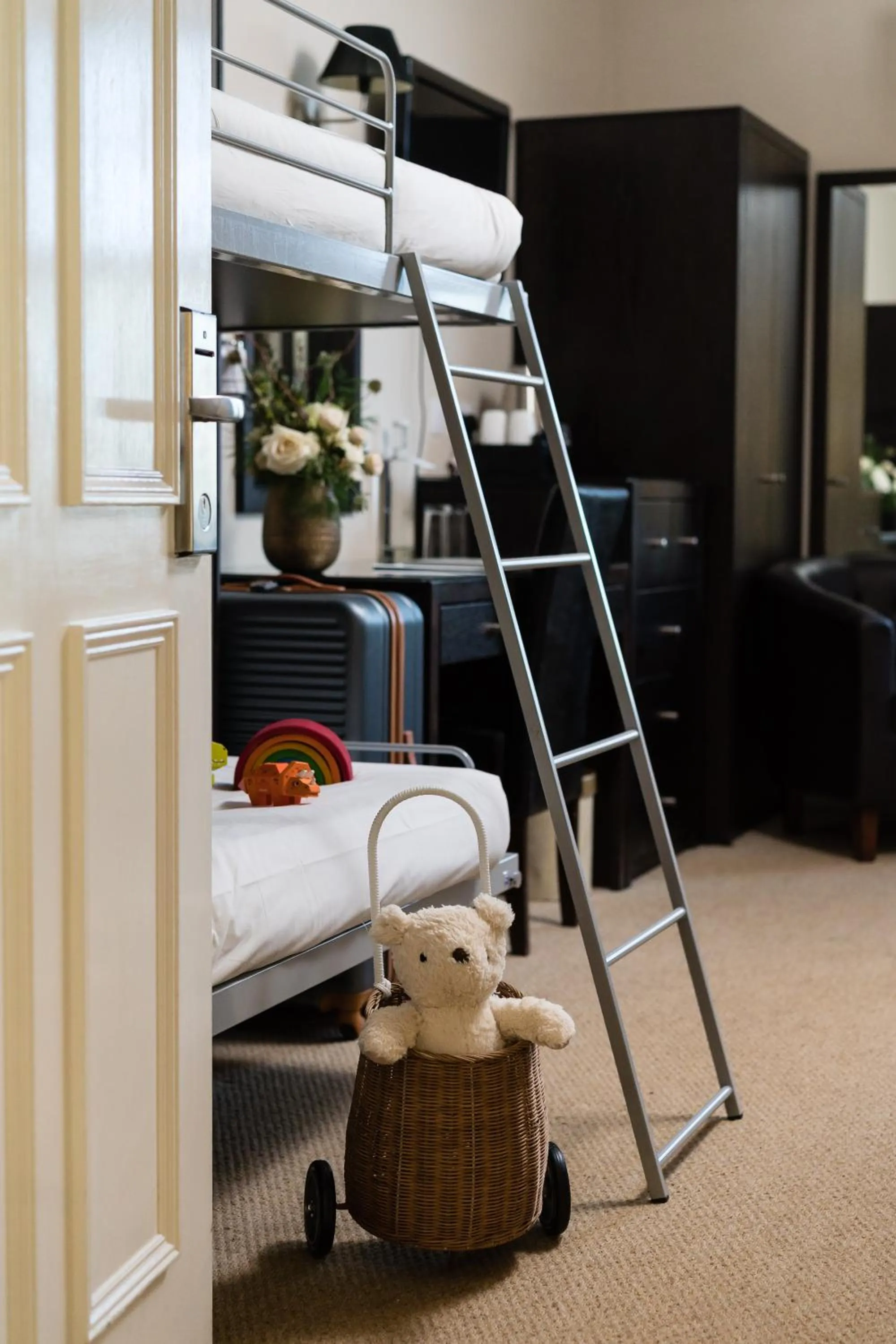 Bedroom, Bed in Forest Lodge Hotel
