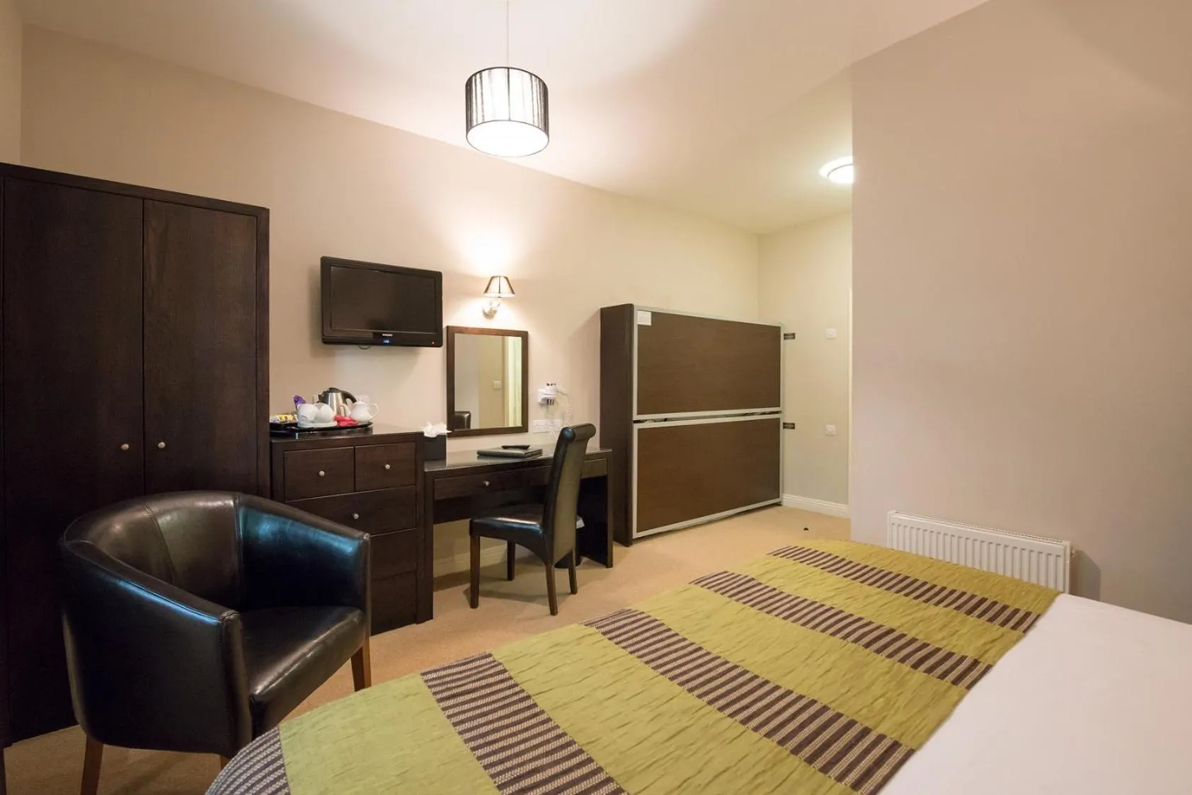 Bedroom, Bed in Forest Lodge Hotel