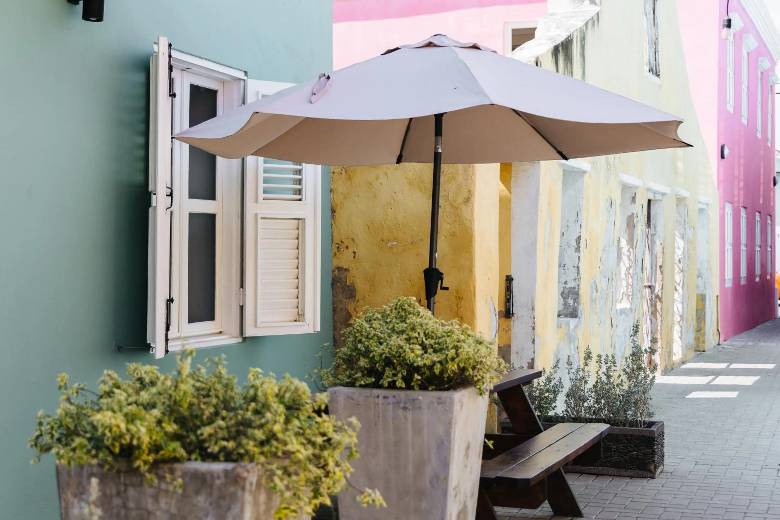 Property building in Pietermaai Oasis