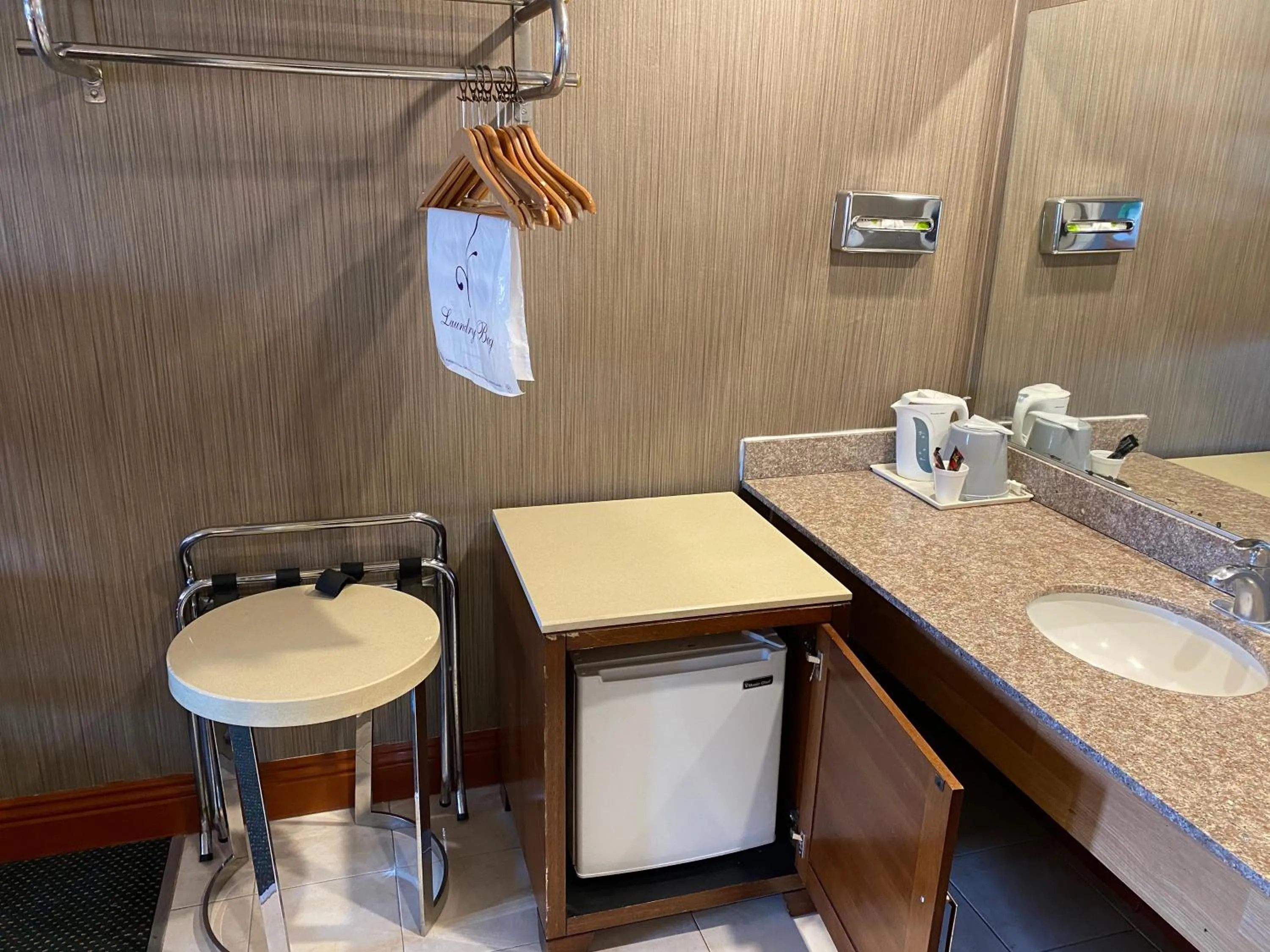 Coffee/tea facilities in New Century Inn