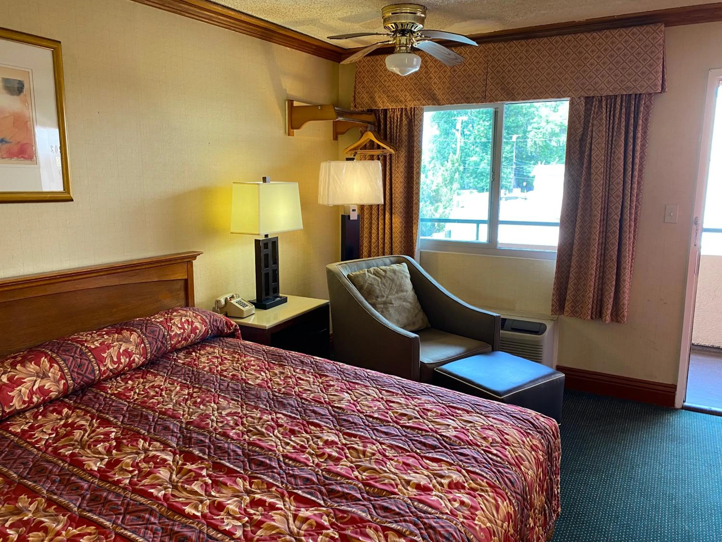 Photo of the whole room, Bed in New Century Inn