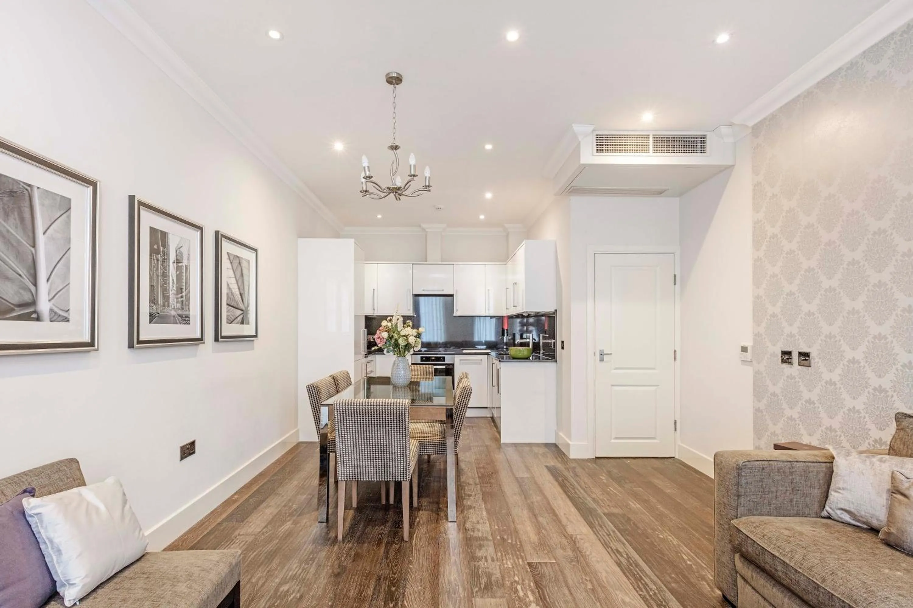 Dining area in Ashburn Court Apartments