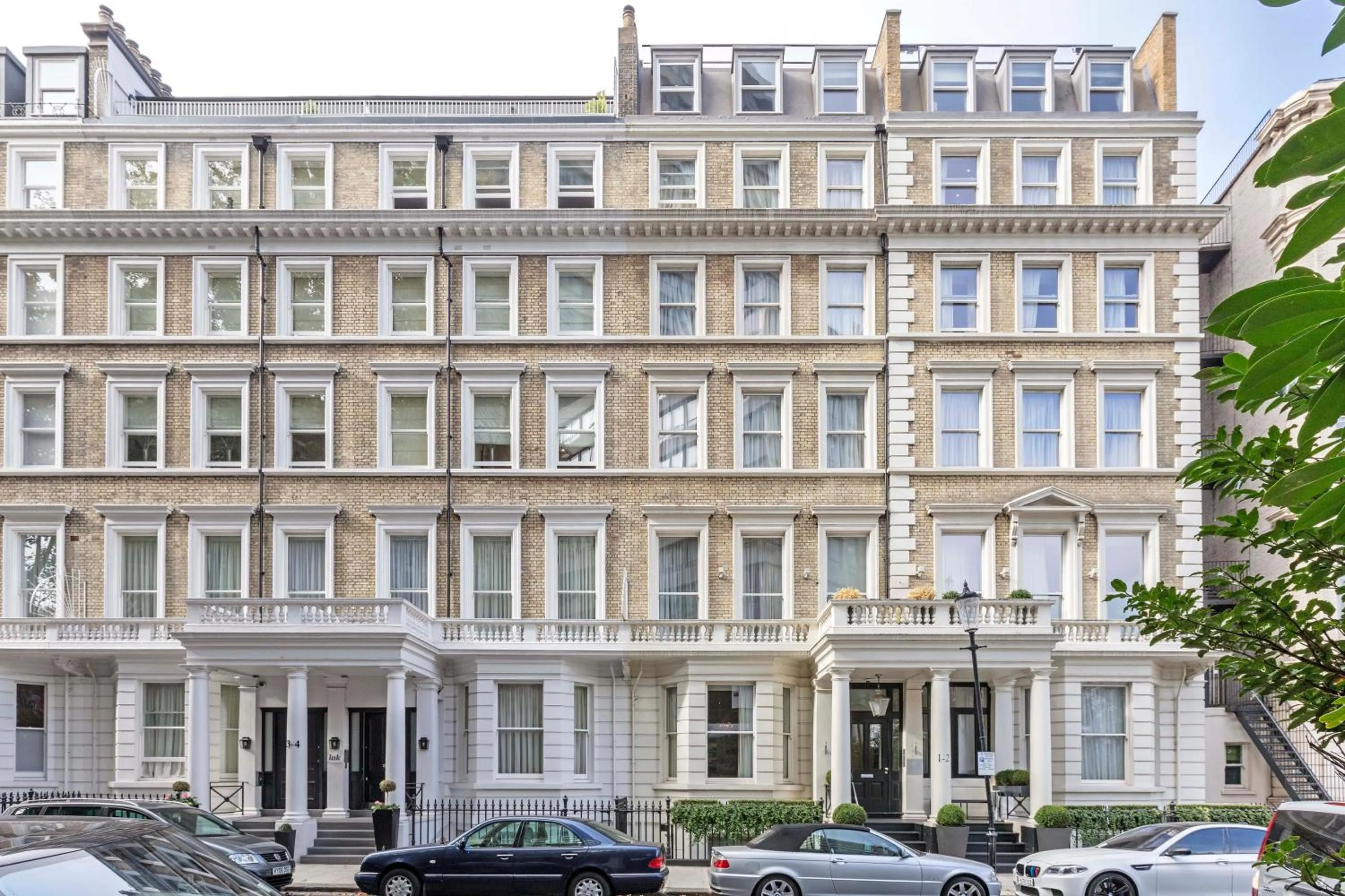 Property building in Ashburn Court Apartments