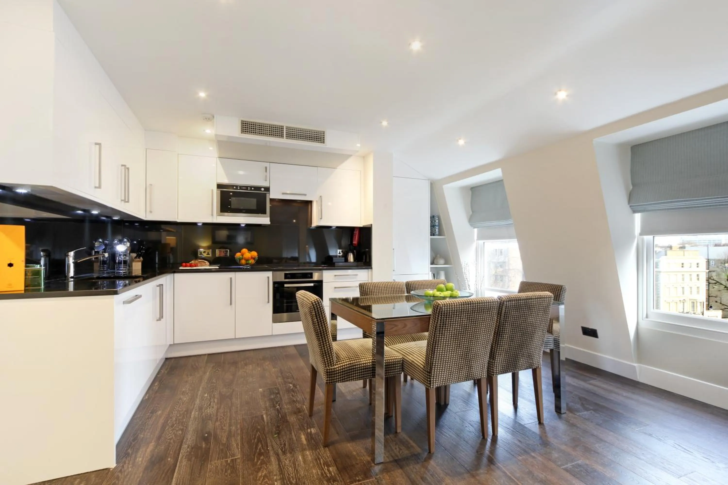 Kitchen or kitchenette in Ashburn Court Apartments