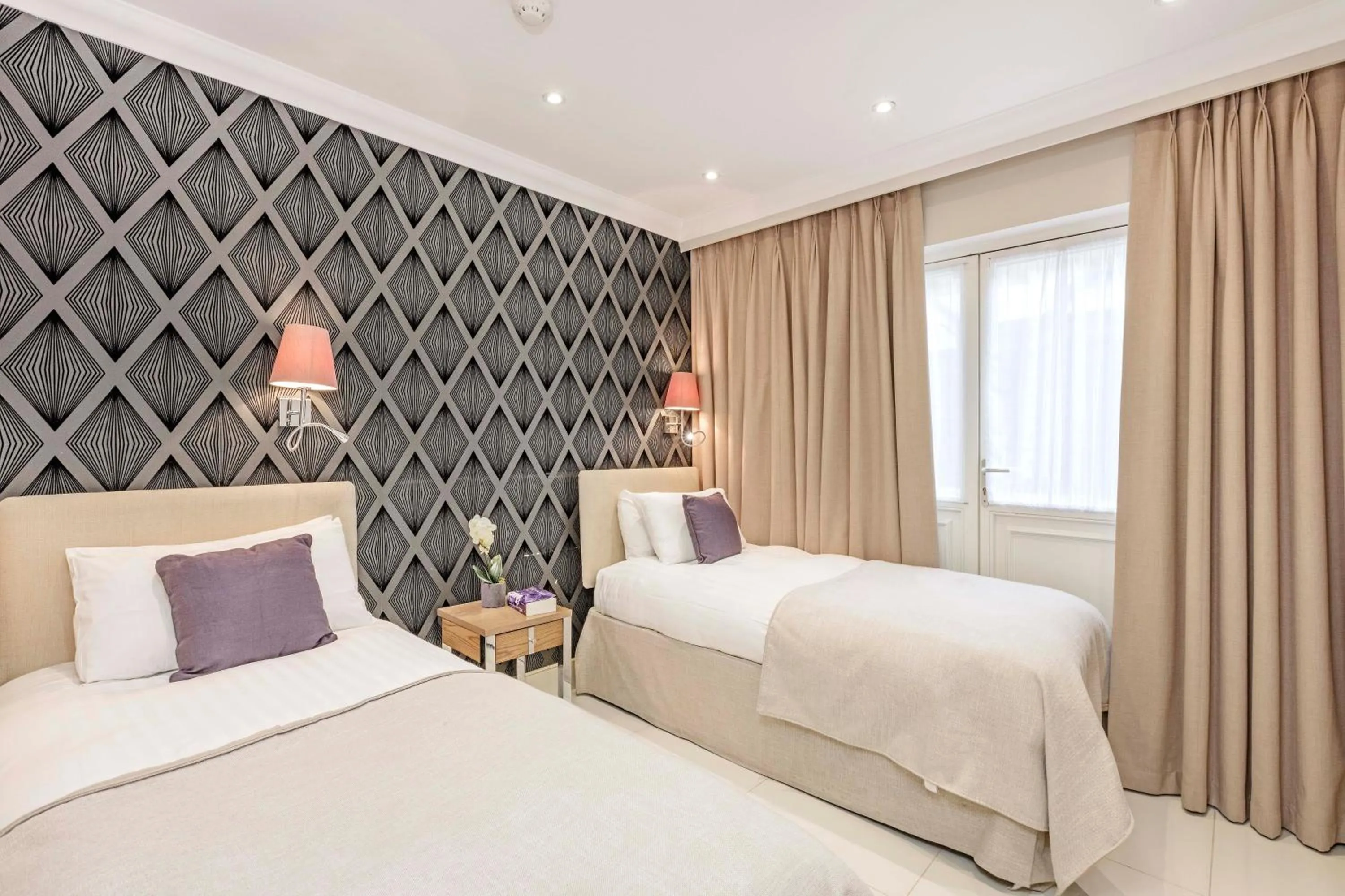 Bedroom, Bed in Ashburn Court Apartments