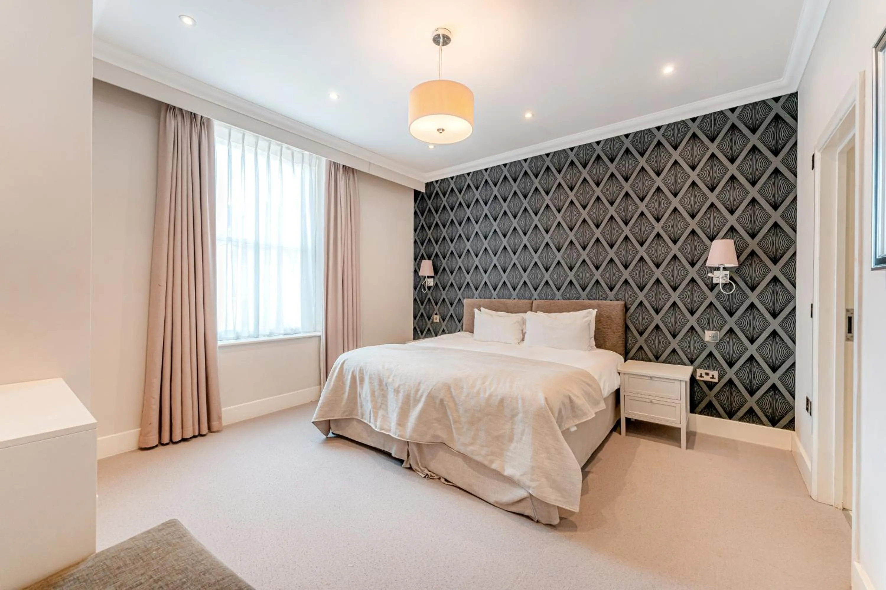 Bedroom, Bed in Ashburn Court Apartments