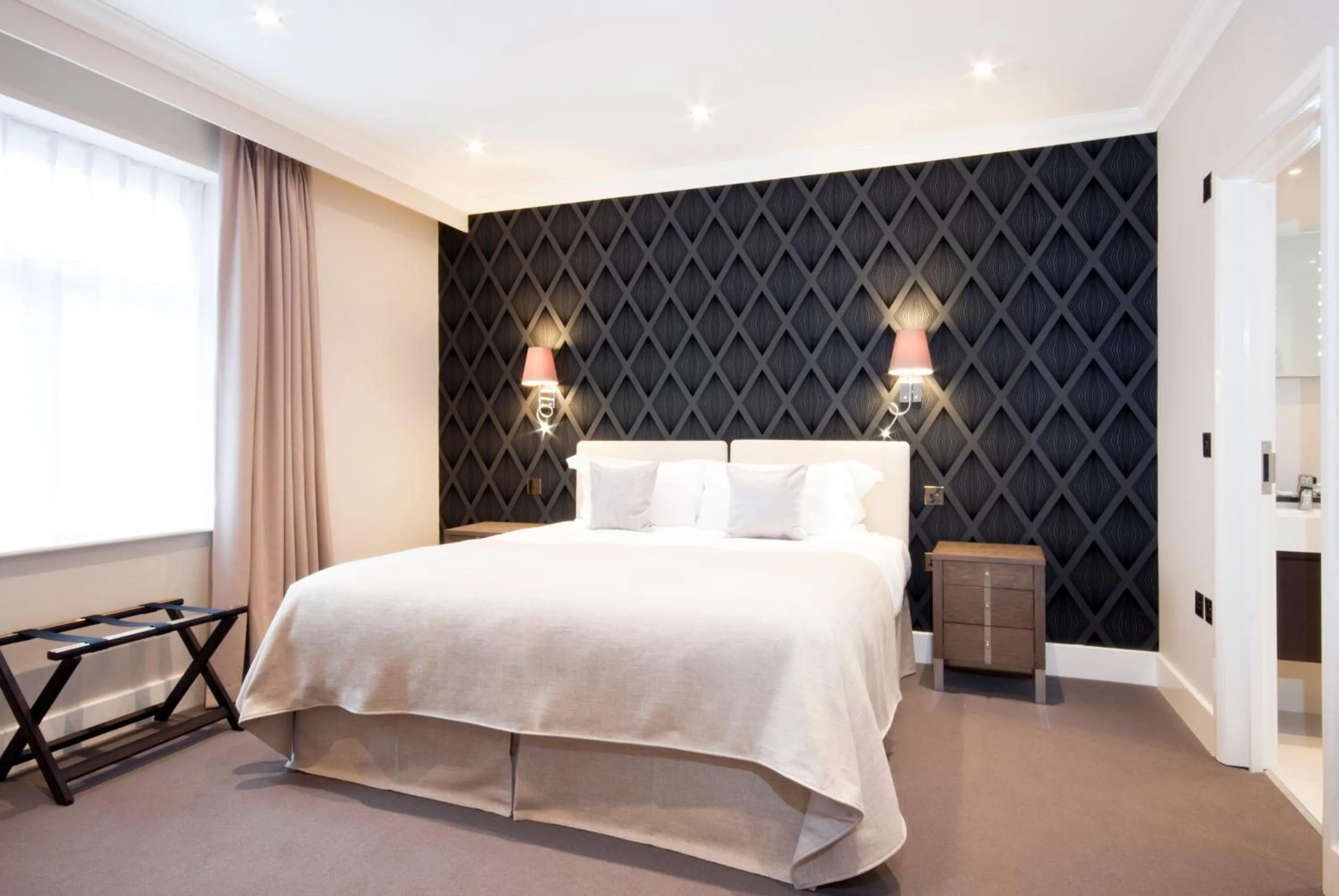 Bedroom, Bed in Ashburn Court Apartments