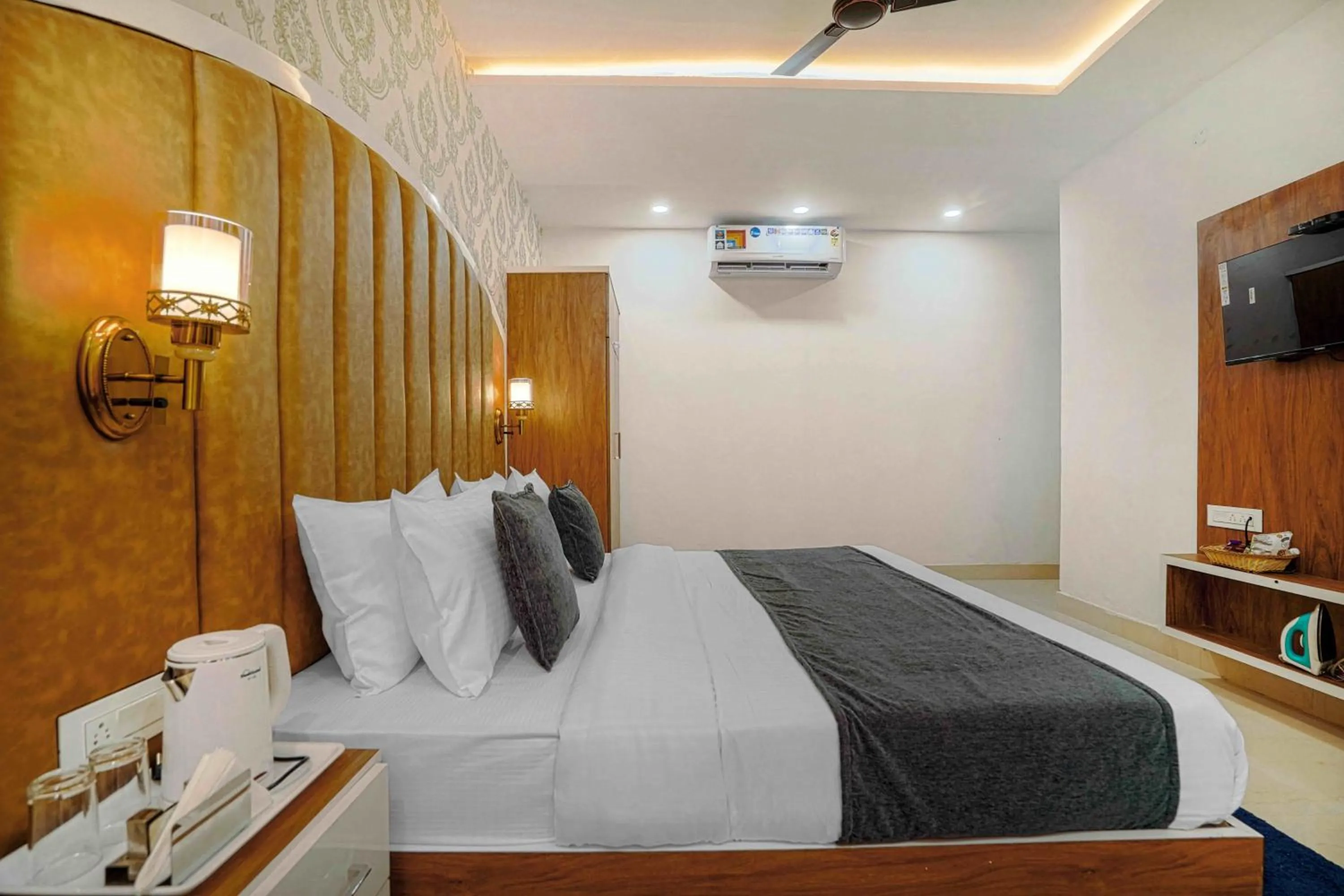 Bedroom, Bed in Hotel Paras Chandigarh Zirakpur